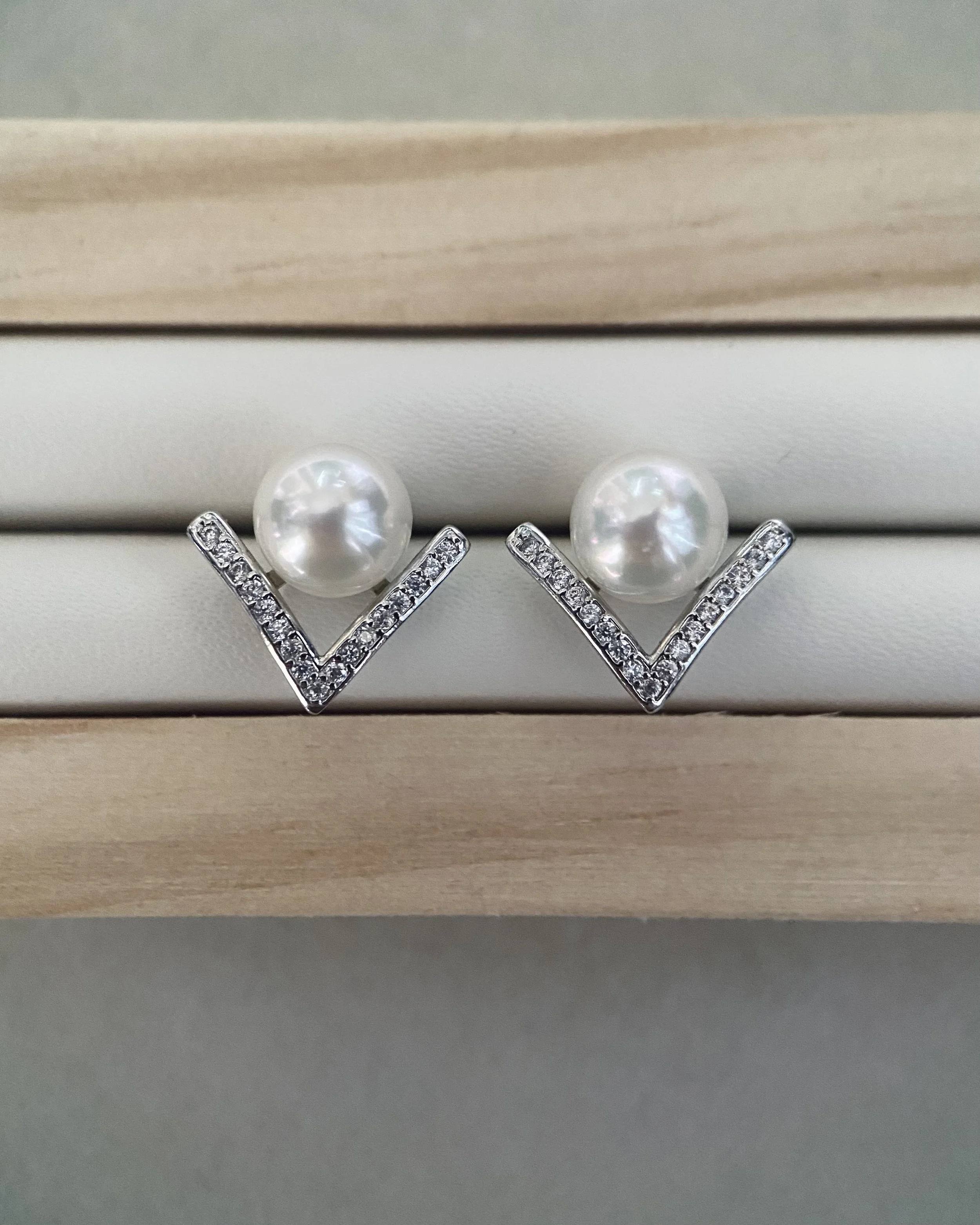 7.5mm Japanese Akoya Pearl Earrings, Bright White with Mirror-Like Aurora Lustre, Delicate V-Shaped S925 Setting, High-Quality Pearls