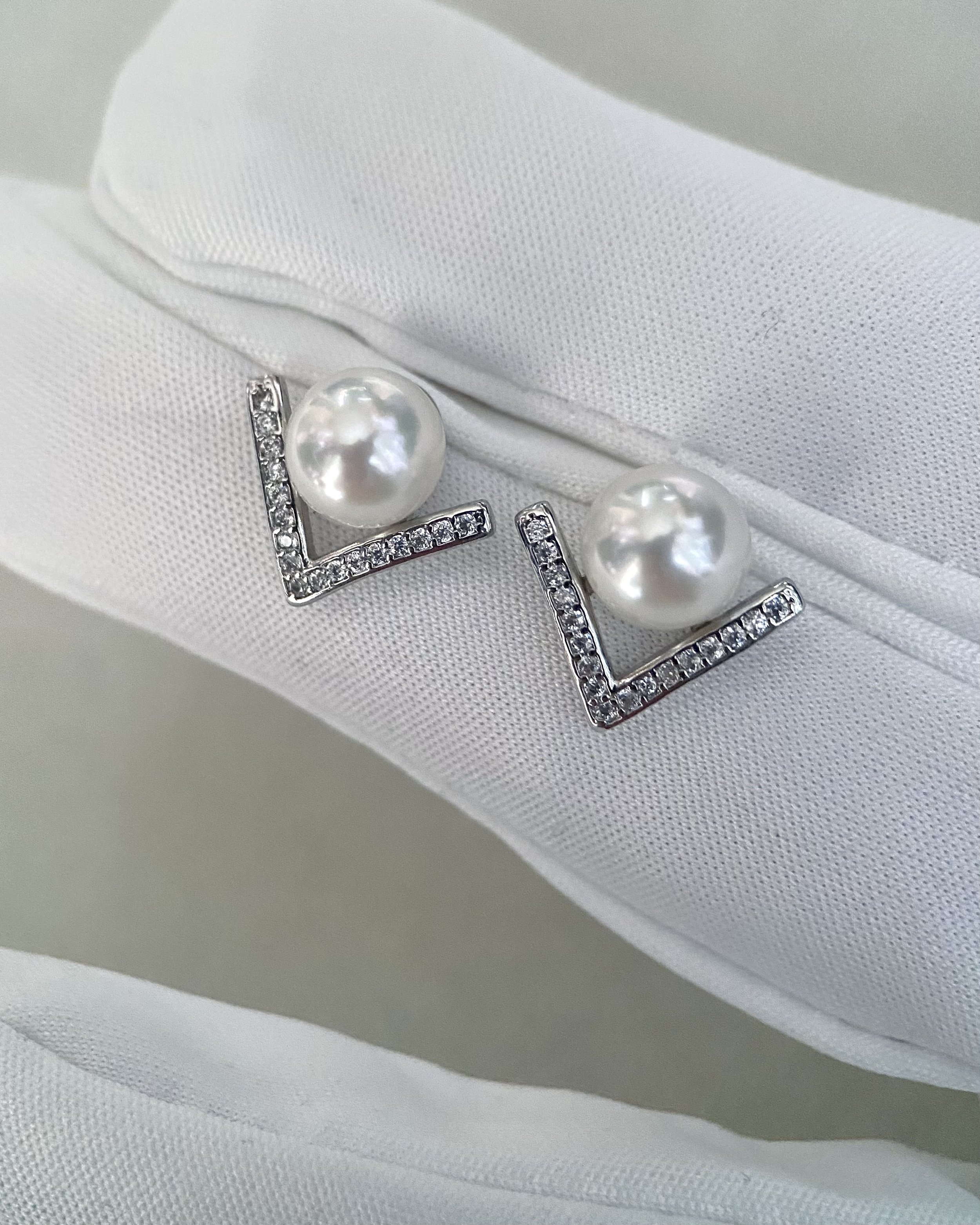 7.5mm Japanese Akoya Pearl Earrings, Bright White with Mirror-Like Aurora Lustre, Delicate V-Shaped S925 Setting, High-Quality Pearls