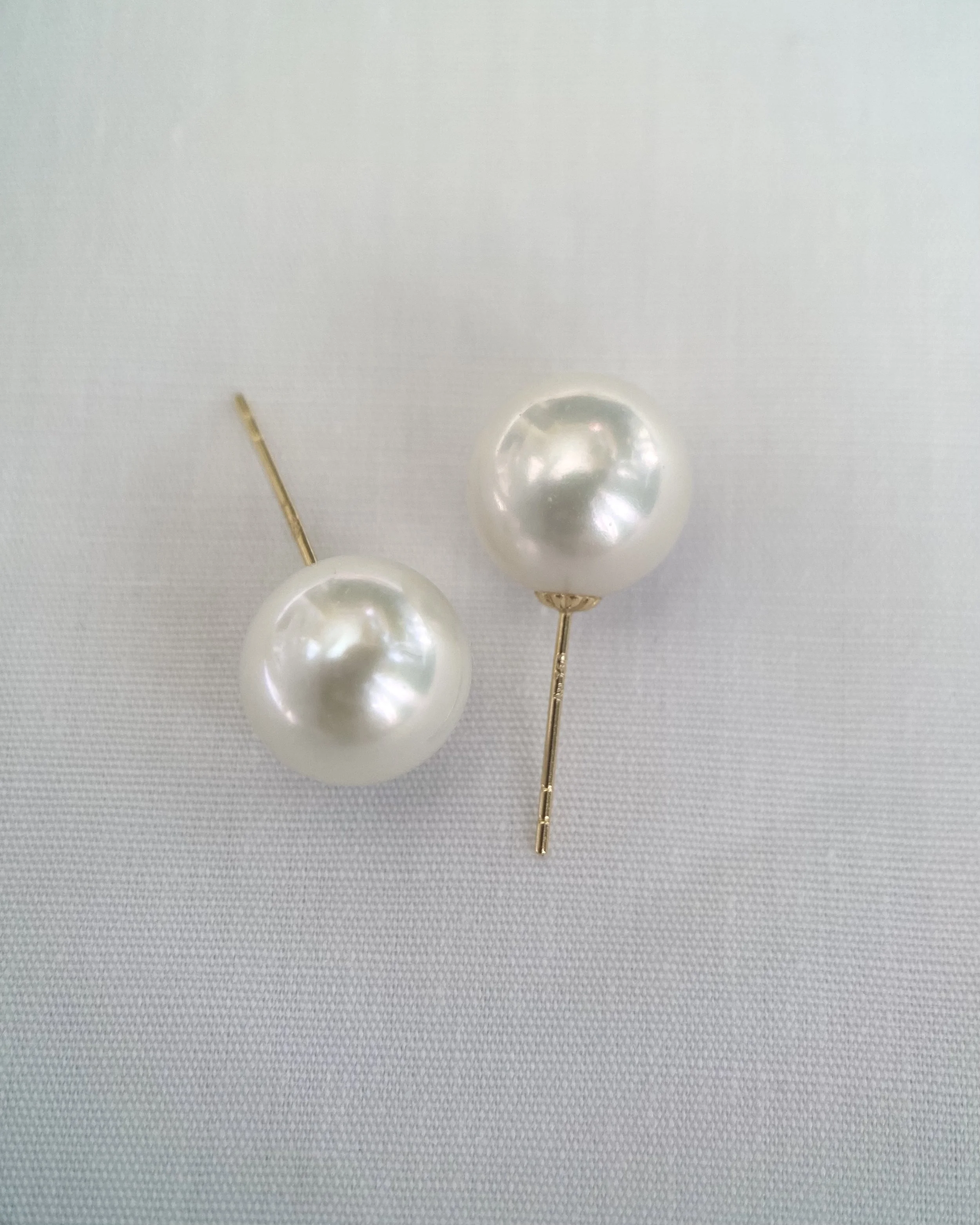 Classic 10.5-11mm Bright White Freshwater Pearl Stud Earrings, 18K AU750 Solid Gold Posts, Cool-Toned Crystal-Clear Lustre, Round Pearls Starlit Pearls