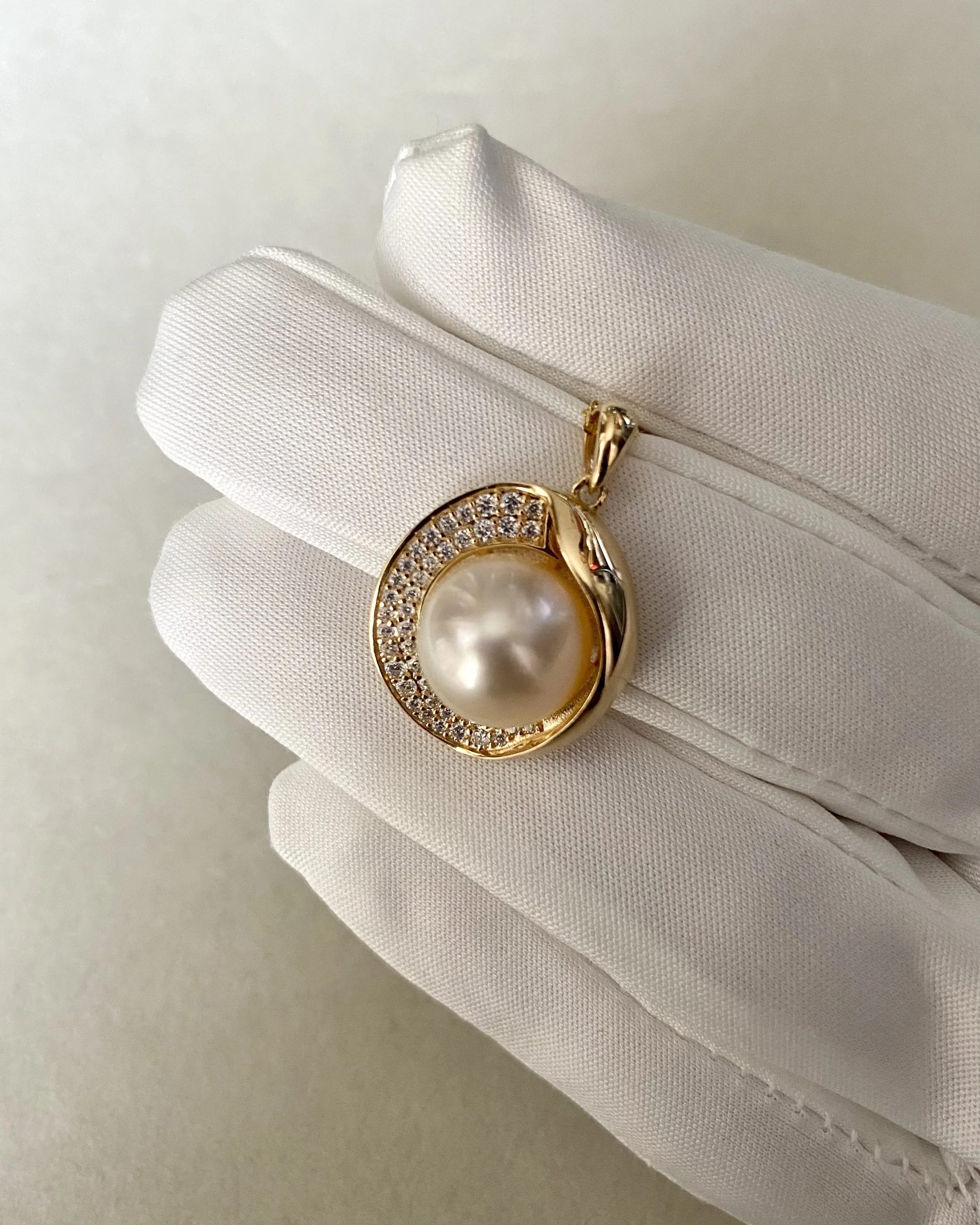 Phoenix Series 11.5mm Australian Buttery Golden South Sea Pearl Pendant, Satin-Like Lustre, S925 Ribbon Design, HK International Showpiece Starlit Pearls