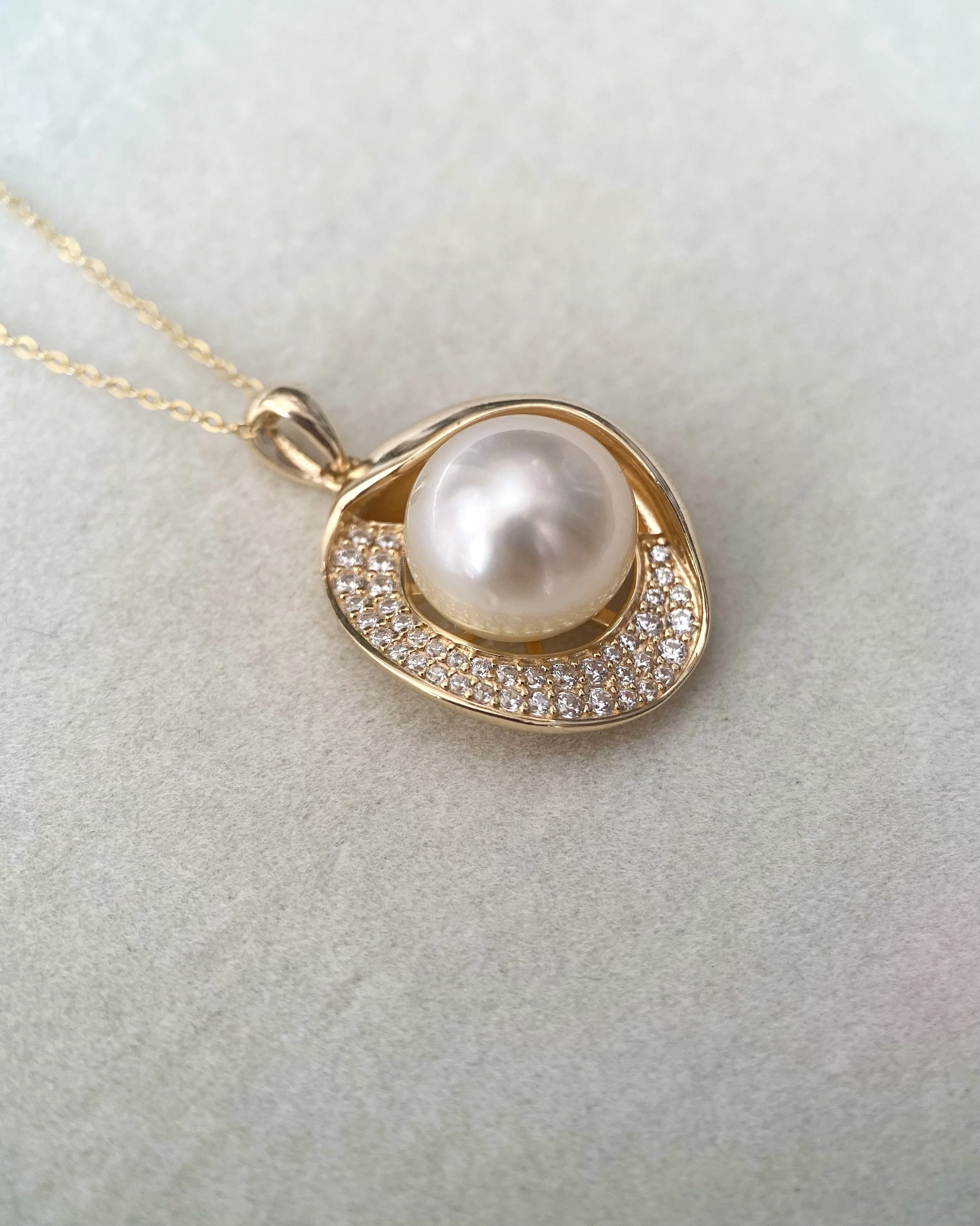 Phoenix Series 11.5mm Australian Buttery Golden South Sea Pearl Pendant, Satin-Like Lustre, S925 Ribbon Design, HK International Showpiece