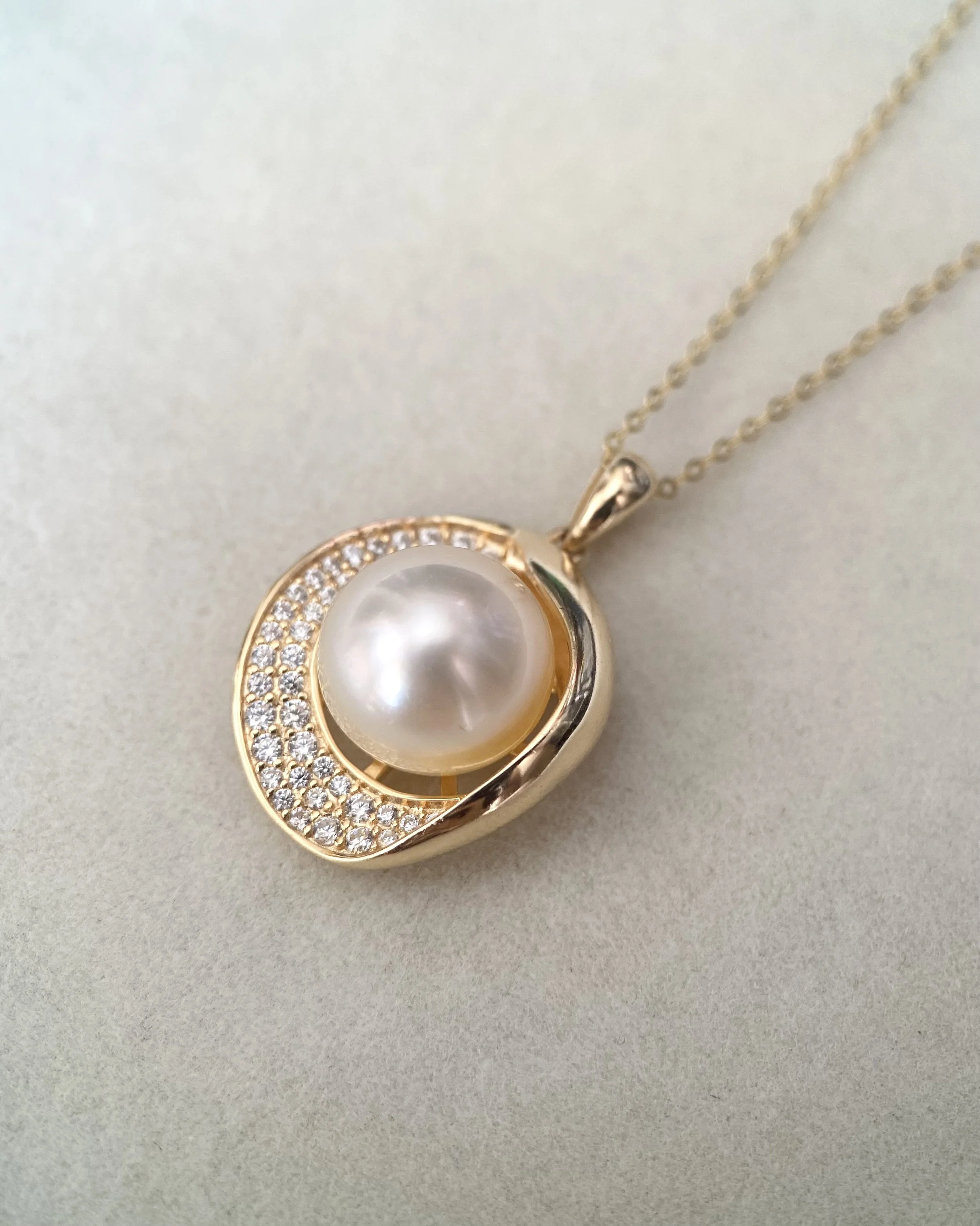 Phoenix Series 11.5mm Australian Buttery Golden South Sea Pearl Pendant, Satin-Like Lustre, S925 Ribbon Design, HK International Showpiece