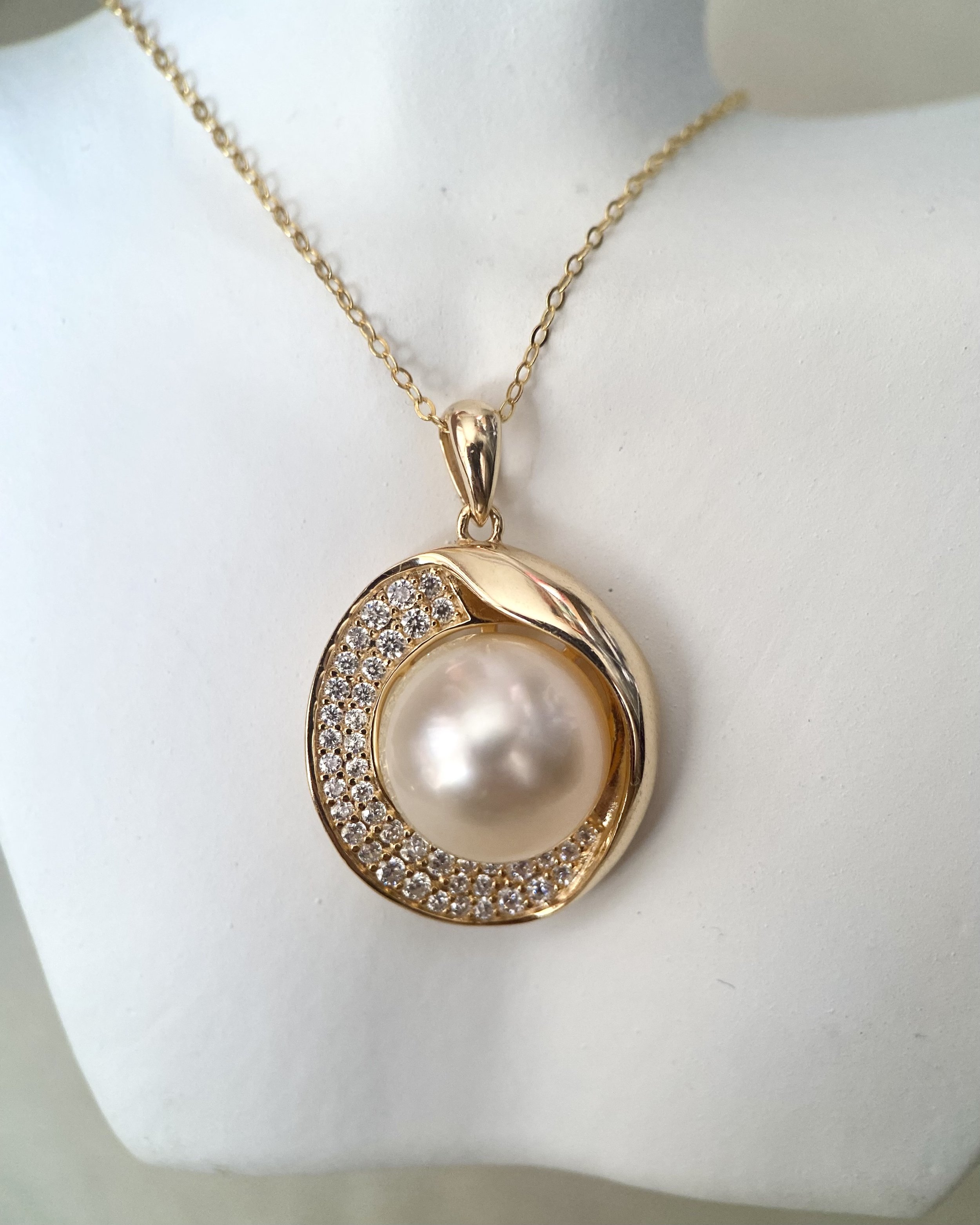 Phoenix Series 11.5mm Australian Buttery Golden South Sea Pearl Pendant, Satin-Like Lustre, S925 Ribbon Design, HK International Showpiece