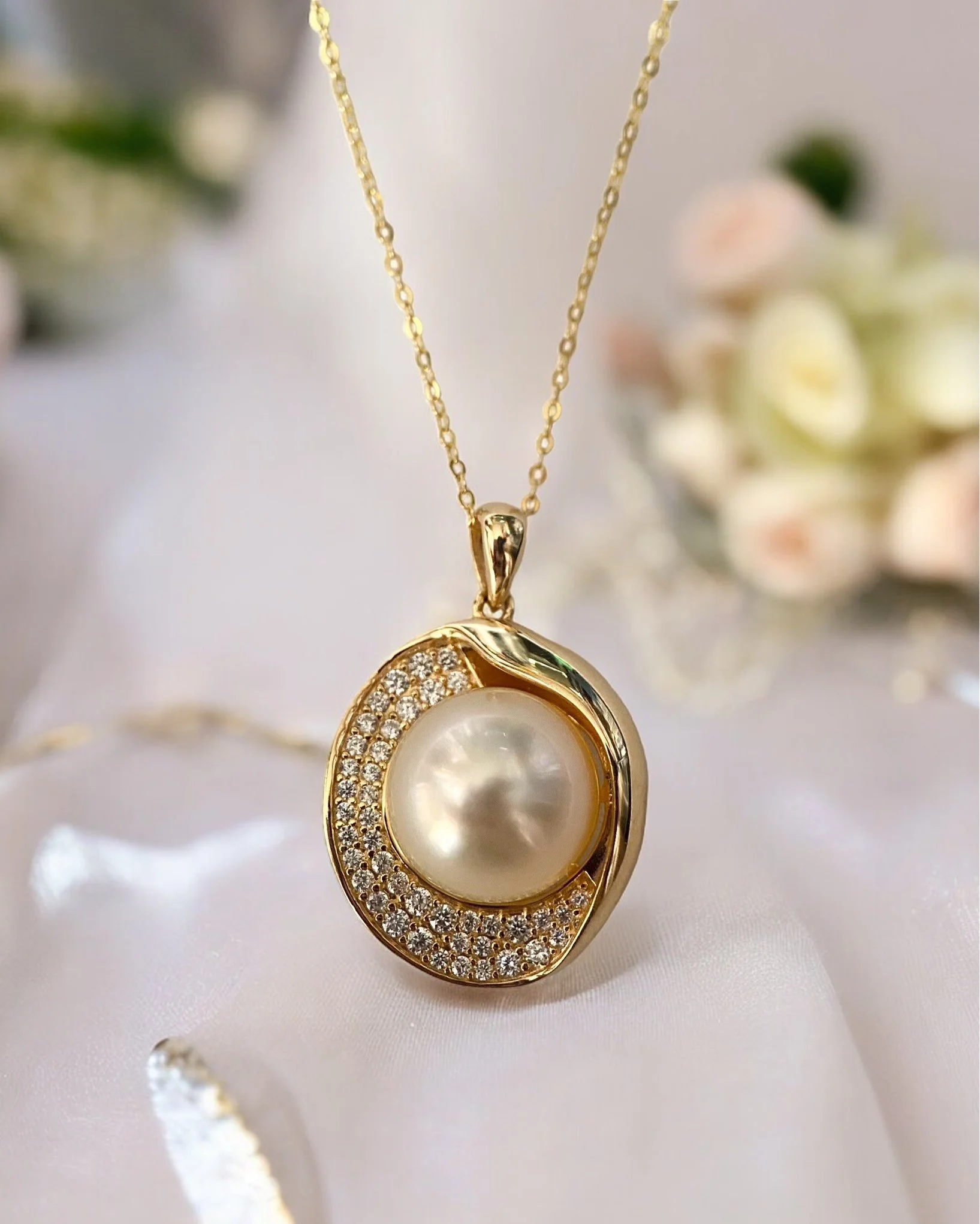 Phoenix Series 11.5mm Australian Buttery Golden South Sea Pearl Pendant, Satin-Like Lustre, S925 Ribbon Design, HK International Showpiece