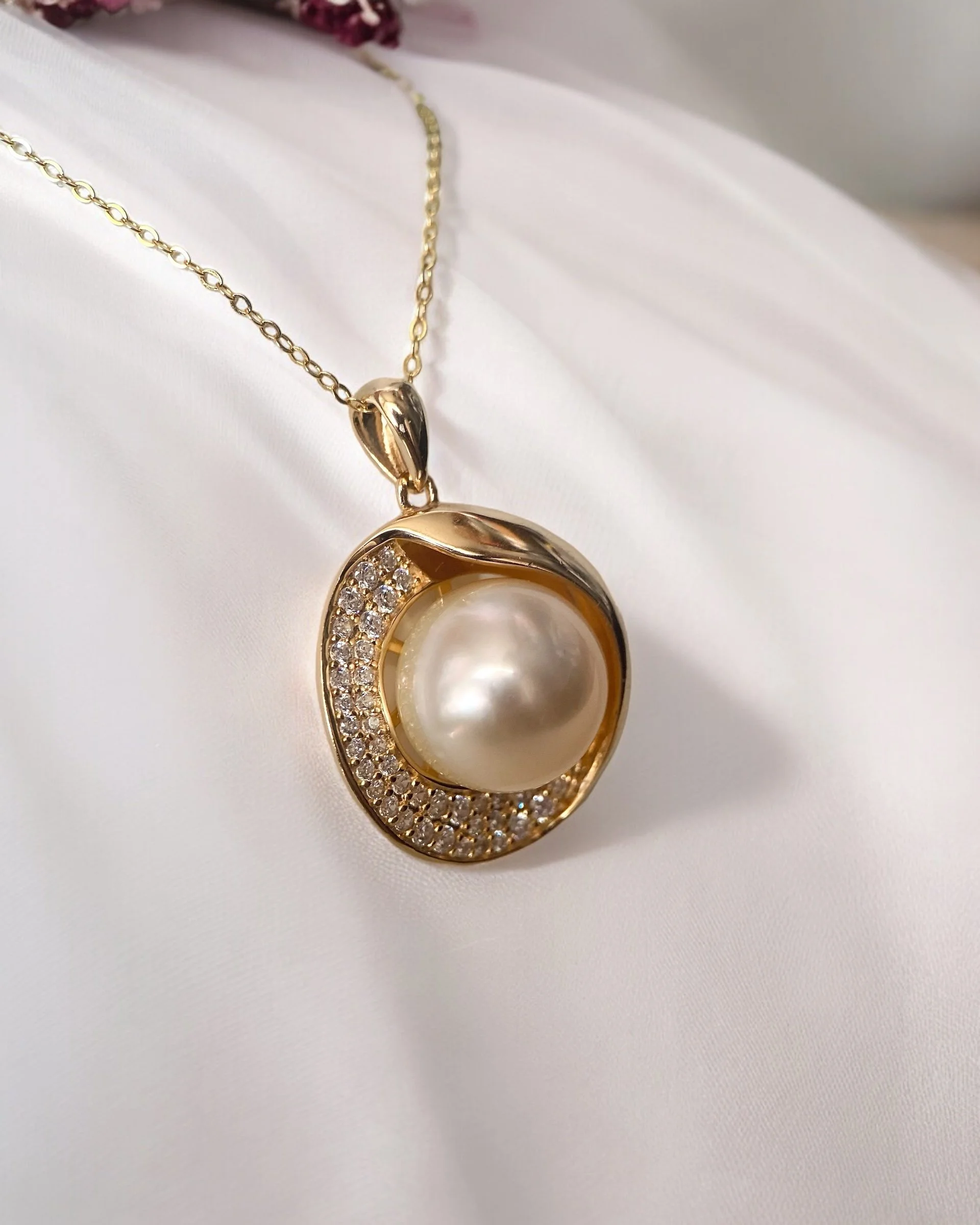 Phoenix Series 11.5mm Australian Buttery Golden South Sea Pearl Pendant, Satin-Like Lustre, S925 Ribbon Design, HK International Showpiece