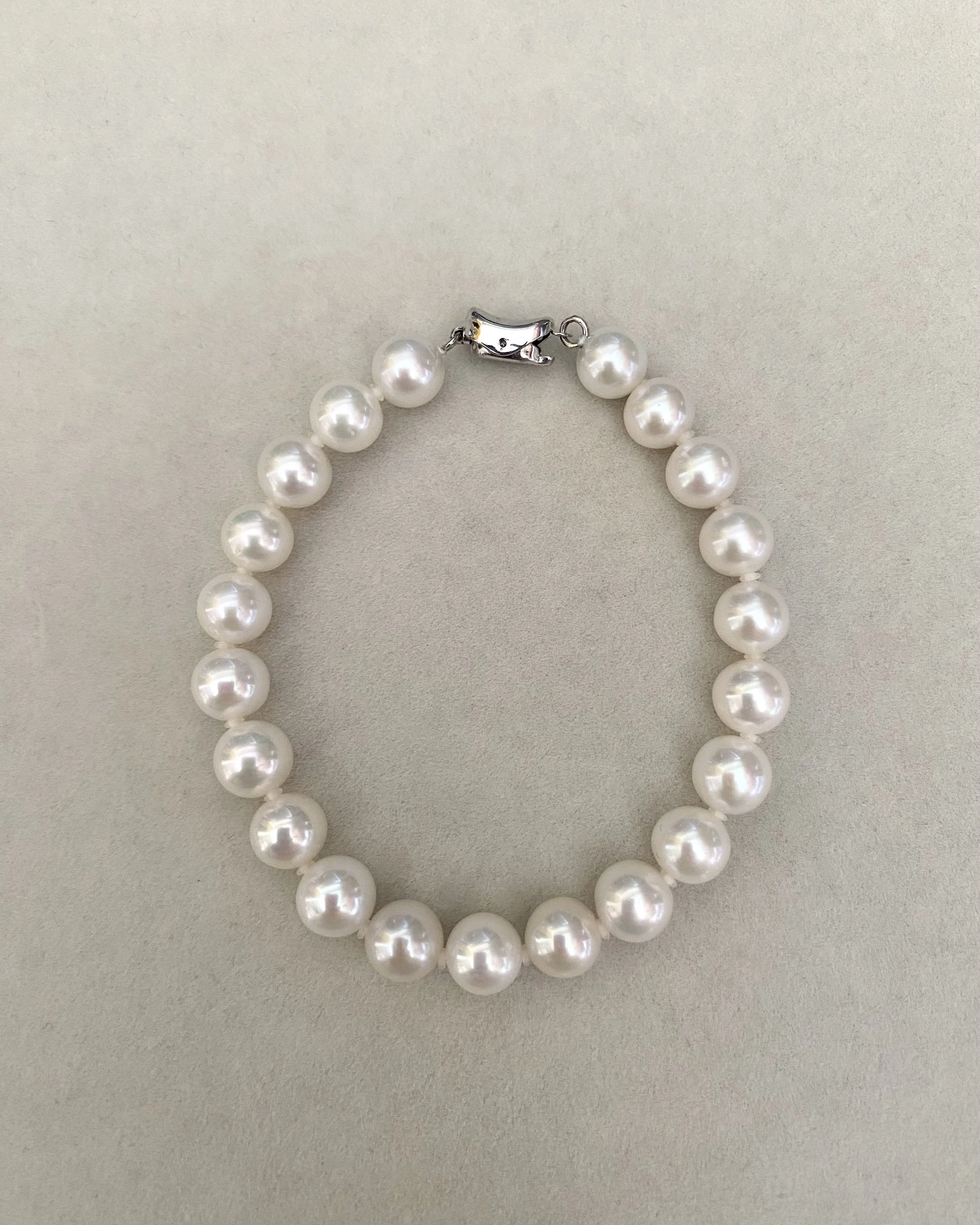 Genuine 7-8mm White Freshwater Pearl Bracelet, Radiant Lustre, Round, S925 Sterling Silver Pea-Shaped Clasp Starlit Pearls