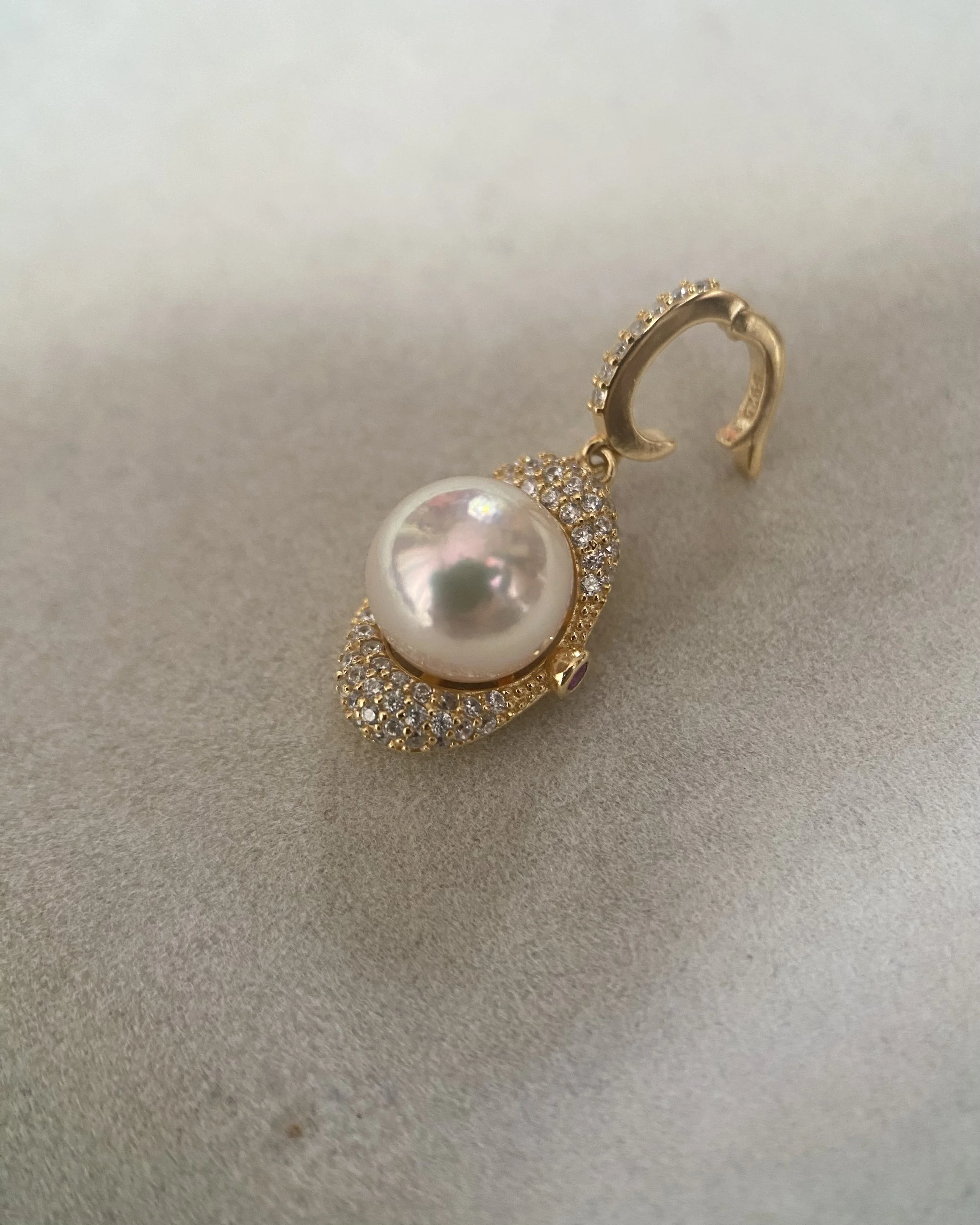 9mm Giant Japanese White-Pink-Gold Akoya Pearl Pendant, S925 Silver Pavé Boat Design with Clip-On Bail, Jewellery Exhibition Piece