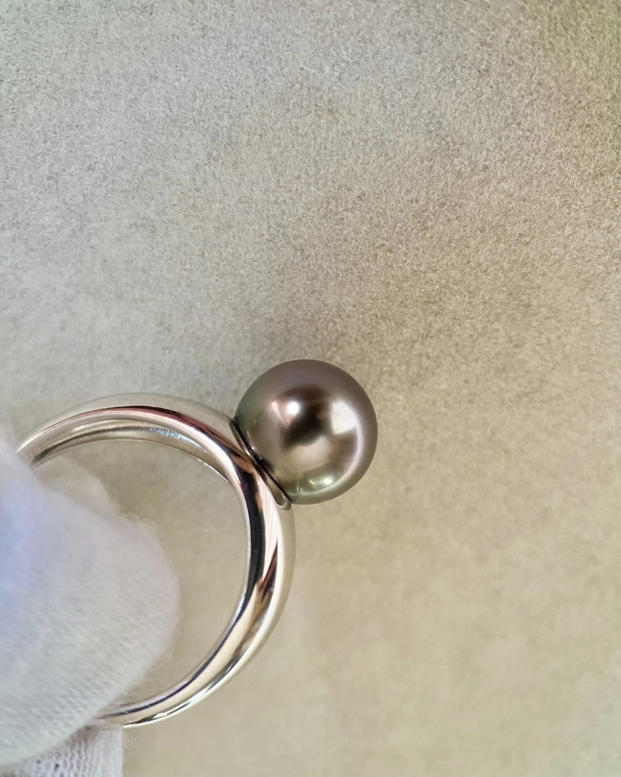 Tahitian South Sea Pearl Ring, Black Aubergine Iridescence, 9.3mm, S925 Silver Mirror-Finish Minimalist Design, Jewellery Showpiece Starlit Pearls