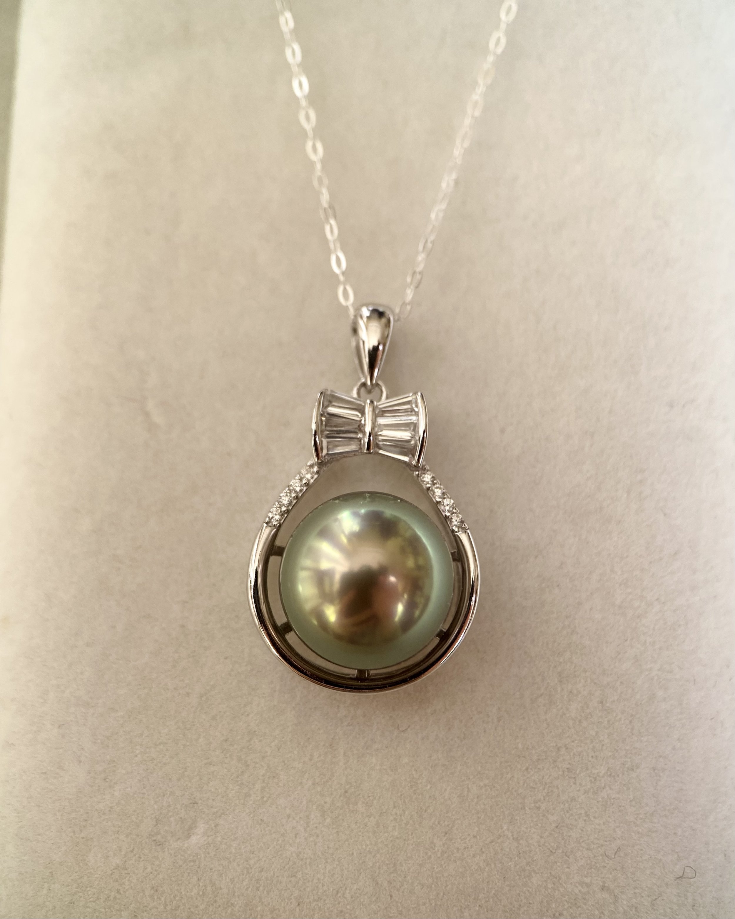 11mm Avocado Green Tahitian South Sea Pearl Pendant, Pink-Purple Gradient, Japanese-Made Elegant Bow Princess S925 Silver Setting Starlit Pearls