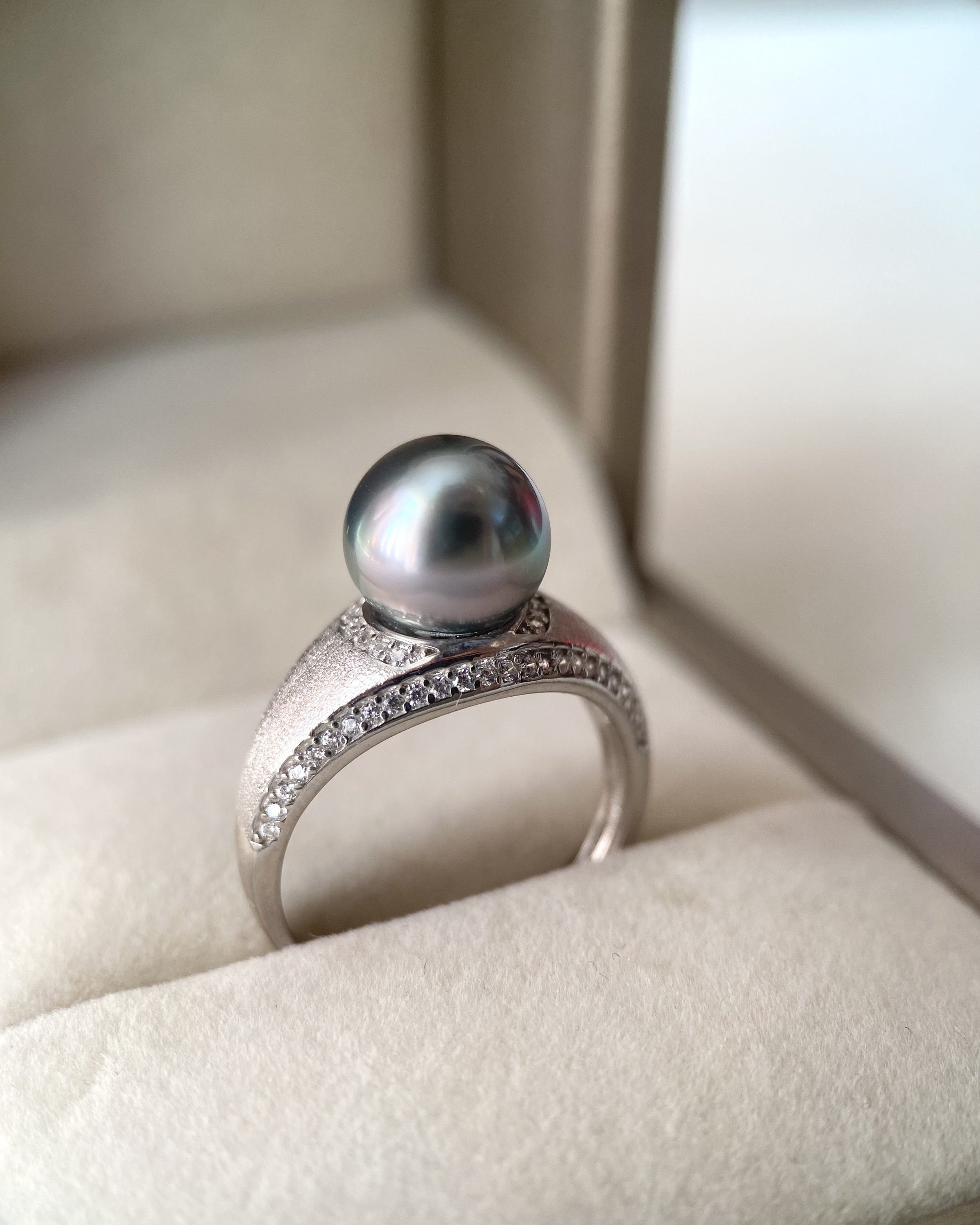 Tahitian Peacock Green South Sea Pearl Ring, Lagoon and Plum Overtones, Mirror Lustre, Japanese S925 Satin-Finish Adjustable Band
