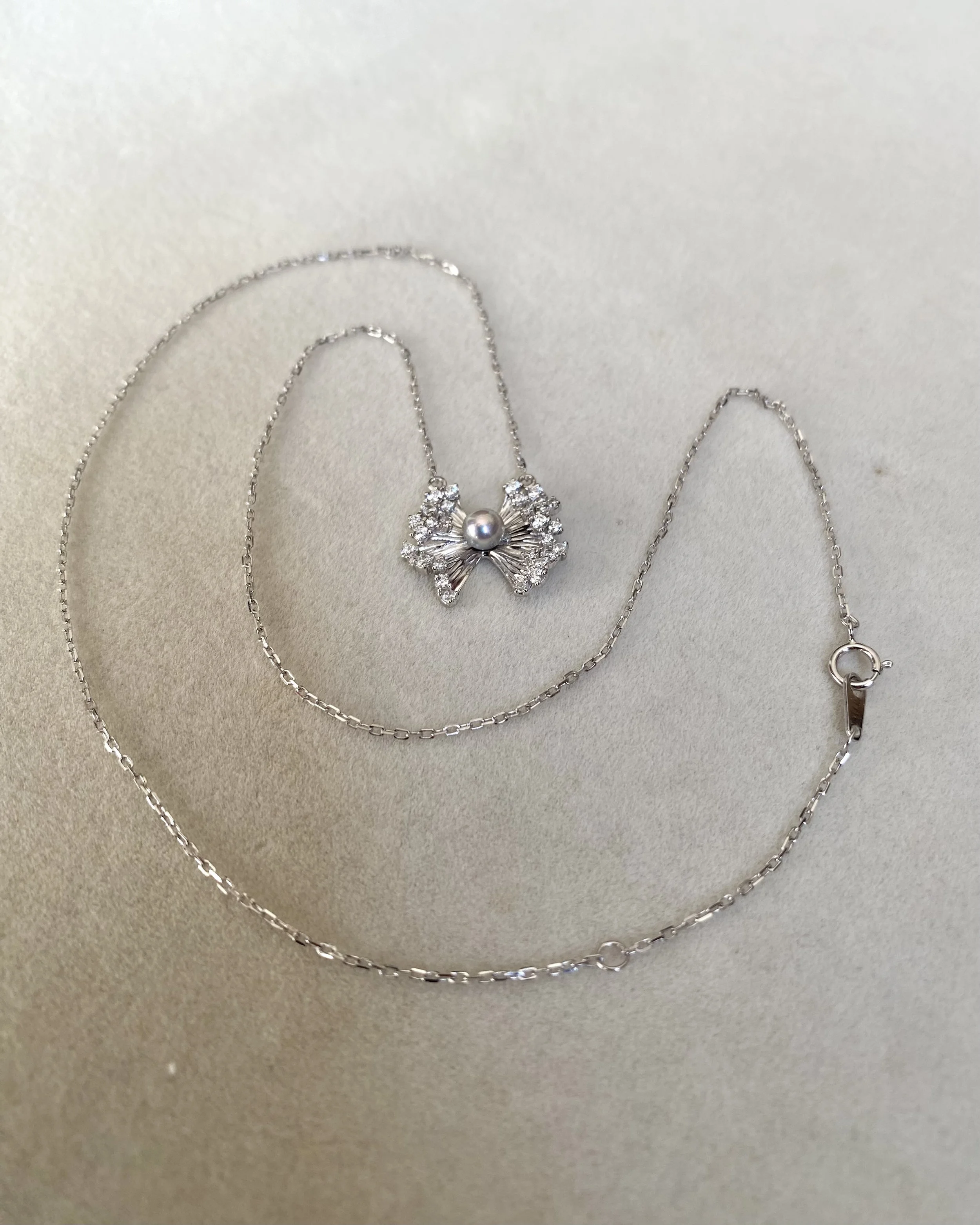 Top Gr Japanese Silver-Grey Saiundama Akoya Pearl Pendant Necklace 4.4mm, Radiating Ribbon Bow S925 Design, Iridescent Rainbow Orient Starlit Pearls