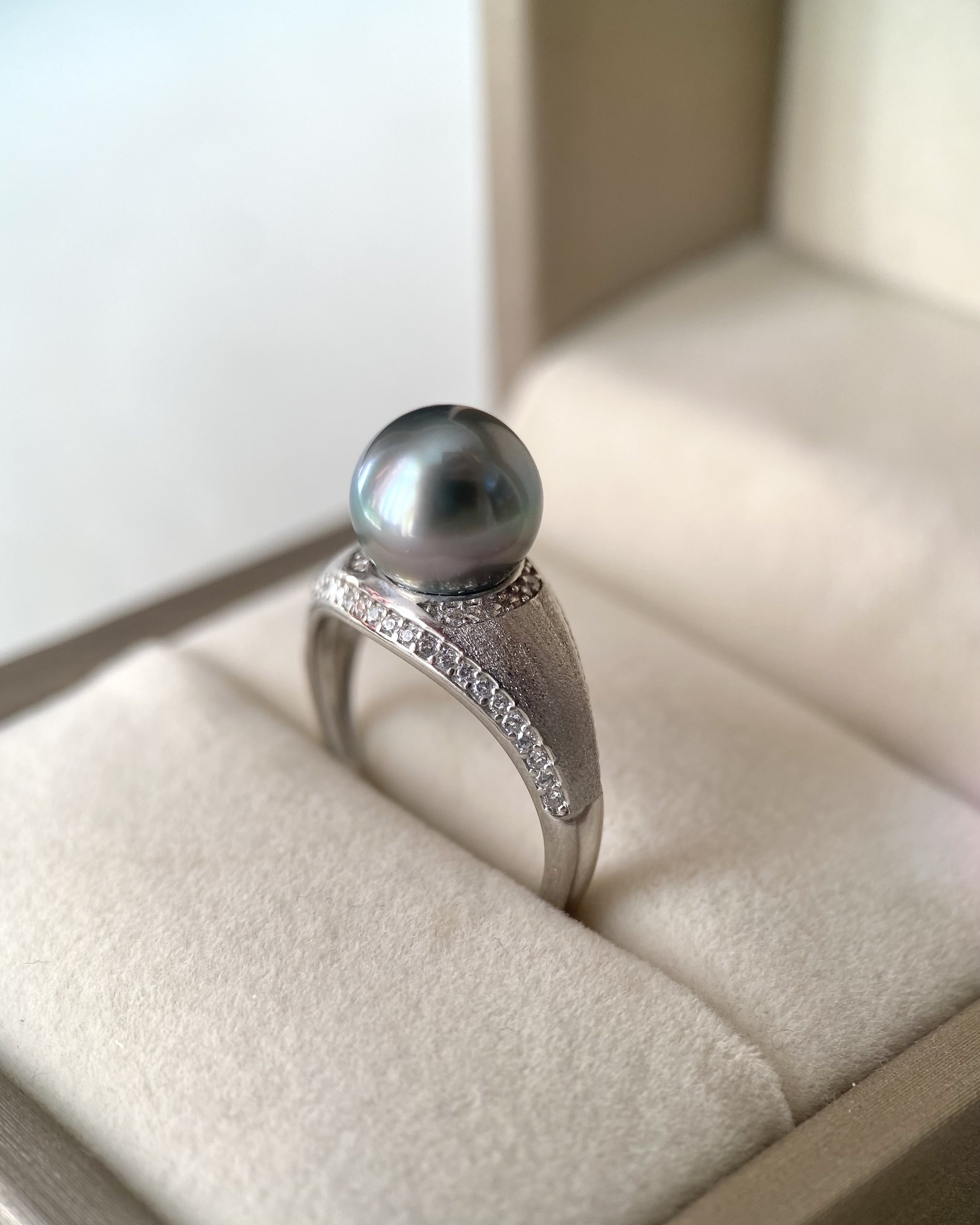 Tahitian Peacock Green South Sea Pearl Ring, Lagoon and Plum Overtones, Mirror Lustre, Japanese S925 Satin-Finish Adjustable Band Starlit Pearls