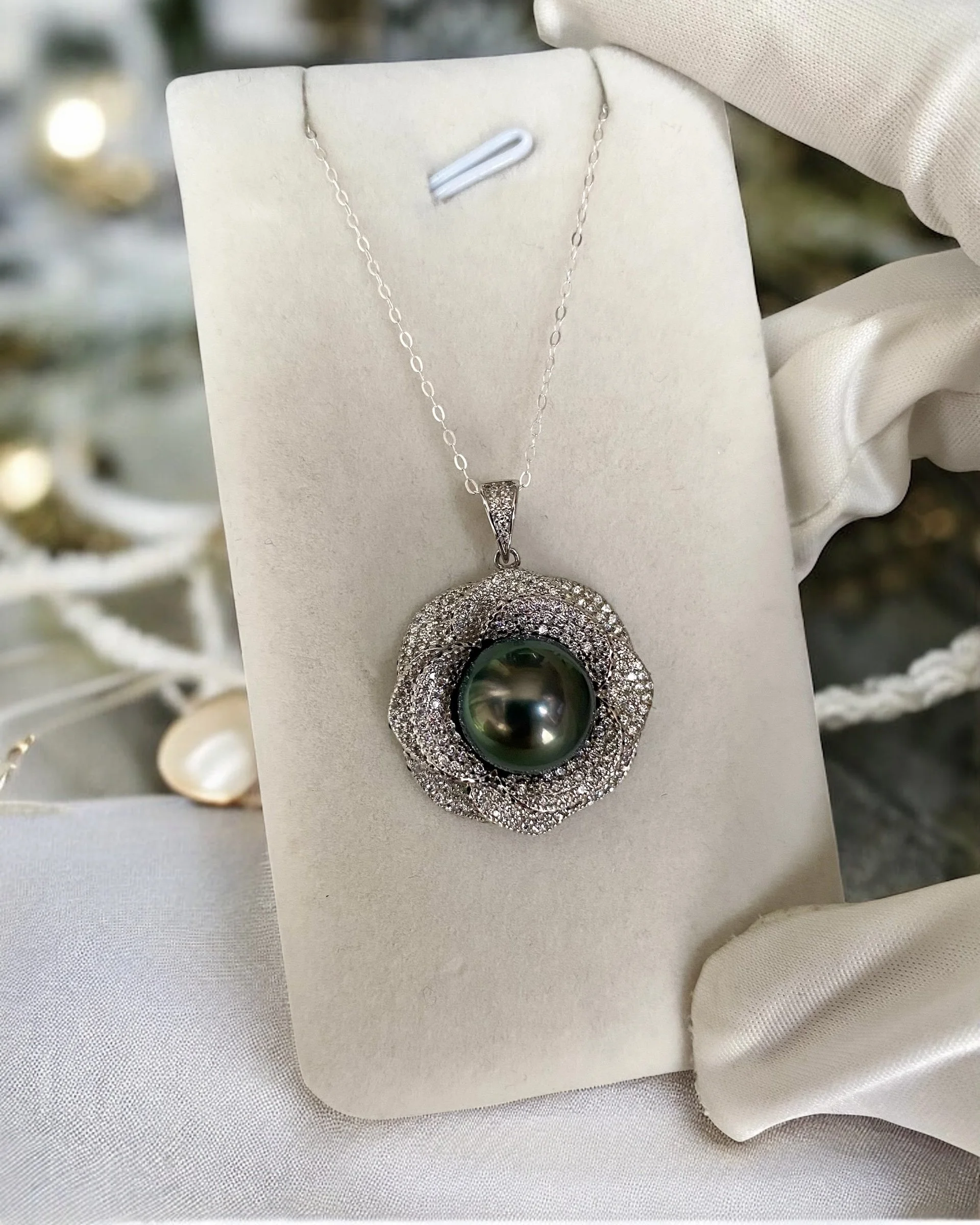 11mm Tahitian Obsidian Green South Sea Pearl Pendant – Piaget Rose-Inspired Petalburst Design in S925 with Pavé CZ, Oil-Sheen Lustre, Black Starlit Pearls