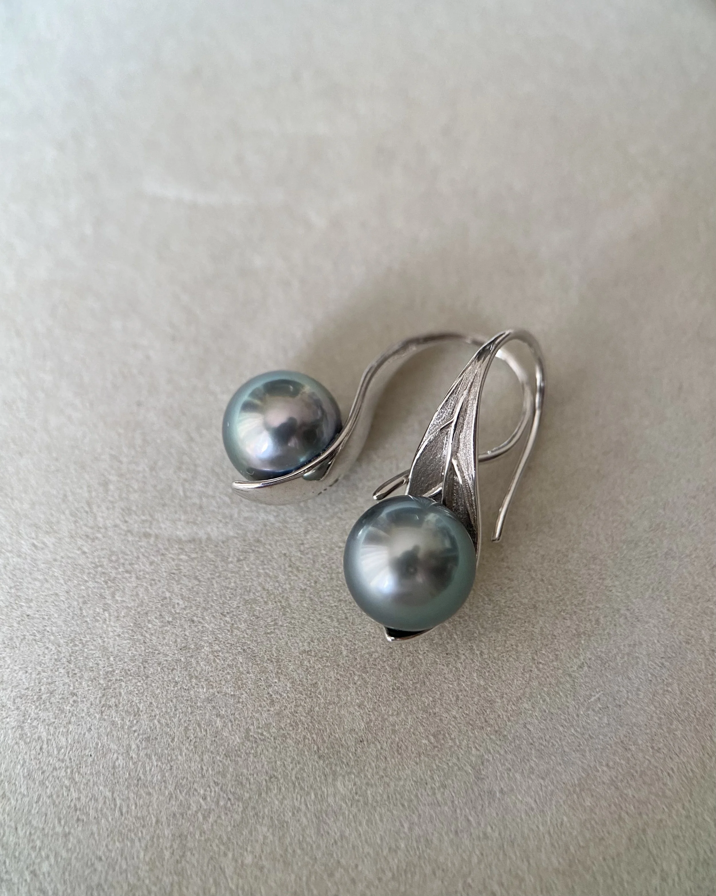 Lagoon Peacock Green Tahitian South Sea Pearl Earrings 9mm, 6A Metallic Lustre, Japanese Brushed Sculptural Leaf 925 Hooks, Showpiece Starlit Pearls
