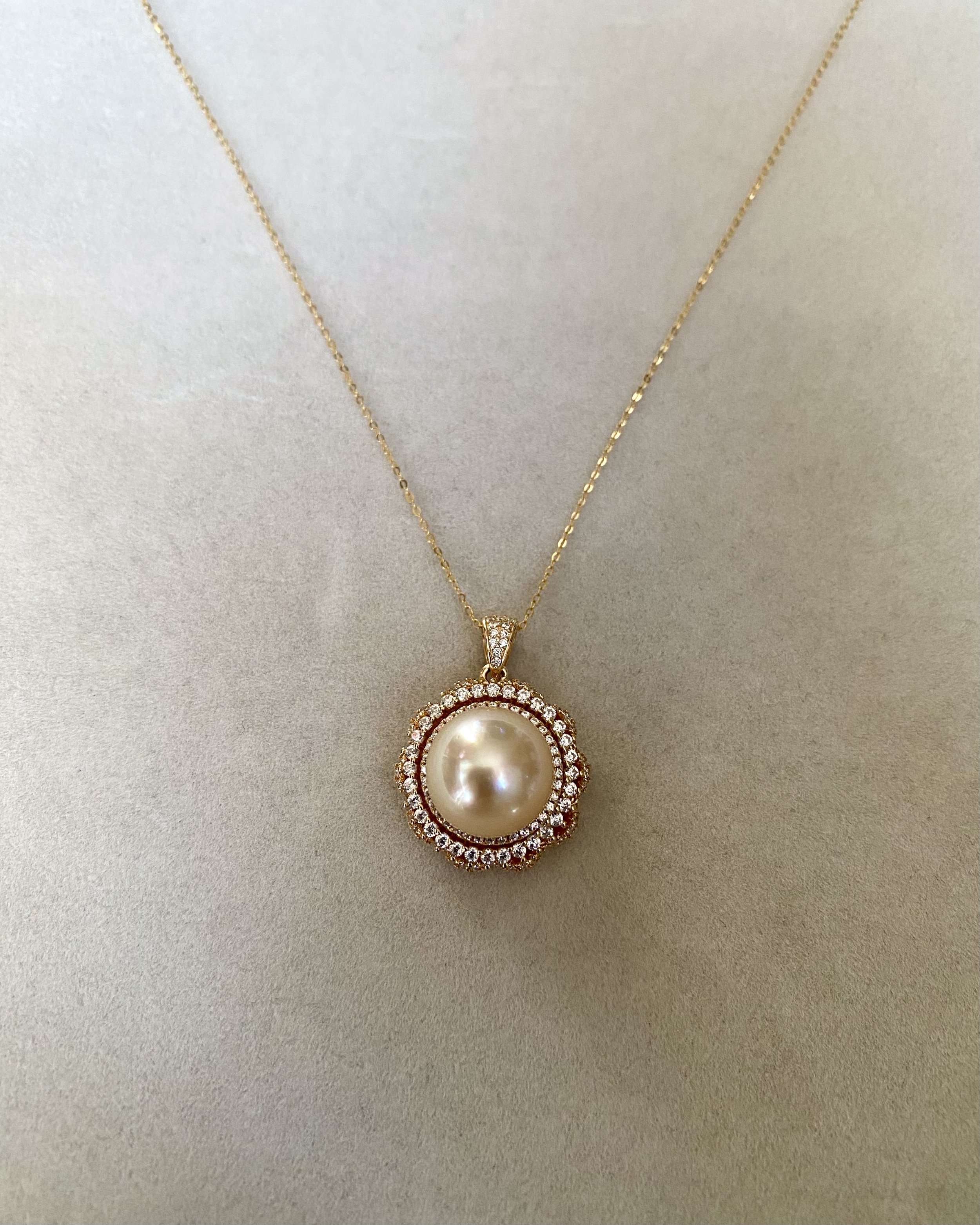 Stunning 13mm Phoenix Australian Golden South Sea Pearl Pendant, Satin Lustre, Rare Rotating Wheel of Fortune Setting, Jewellery Showpiece Starlit Pearls