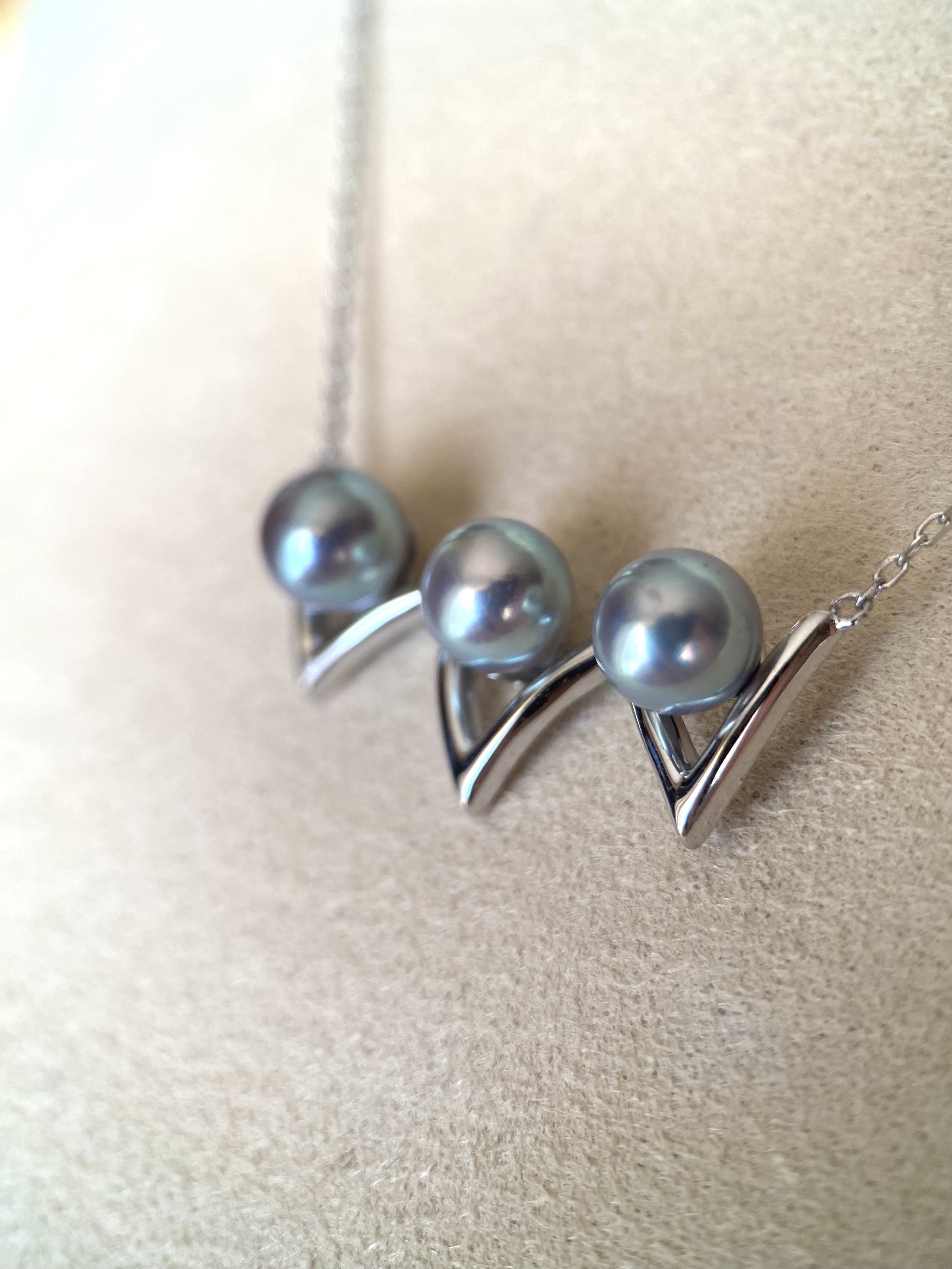 Metallic Electric-Blue Japanese Madama Akoya Triple Pearl Pendant Necklace 7mm, Radiant Lustre, S925 Silver Cat-Paw,Jewellery Showpiece Starlit Pearls