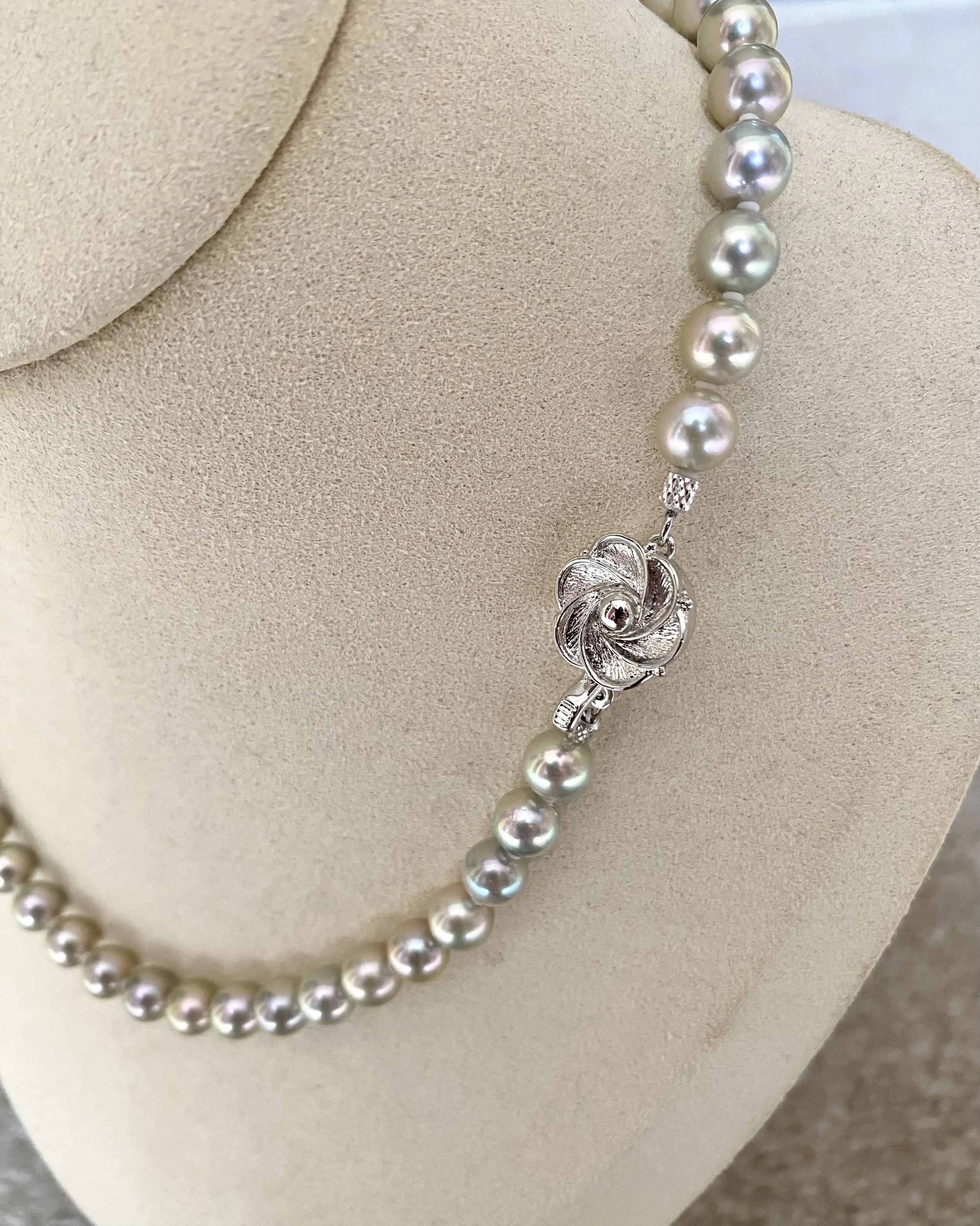 Rare Premium Silver-Grey Lemon-Green Japanese Madama Akoya Pearl Necklace 7.5mm, Pink Overtones, Sculptural Floral Clasp, Show Piece Starlit Pearls