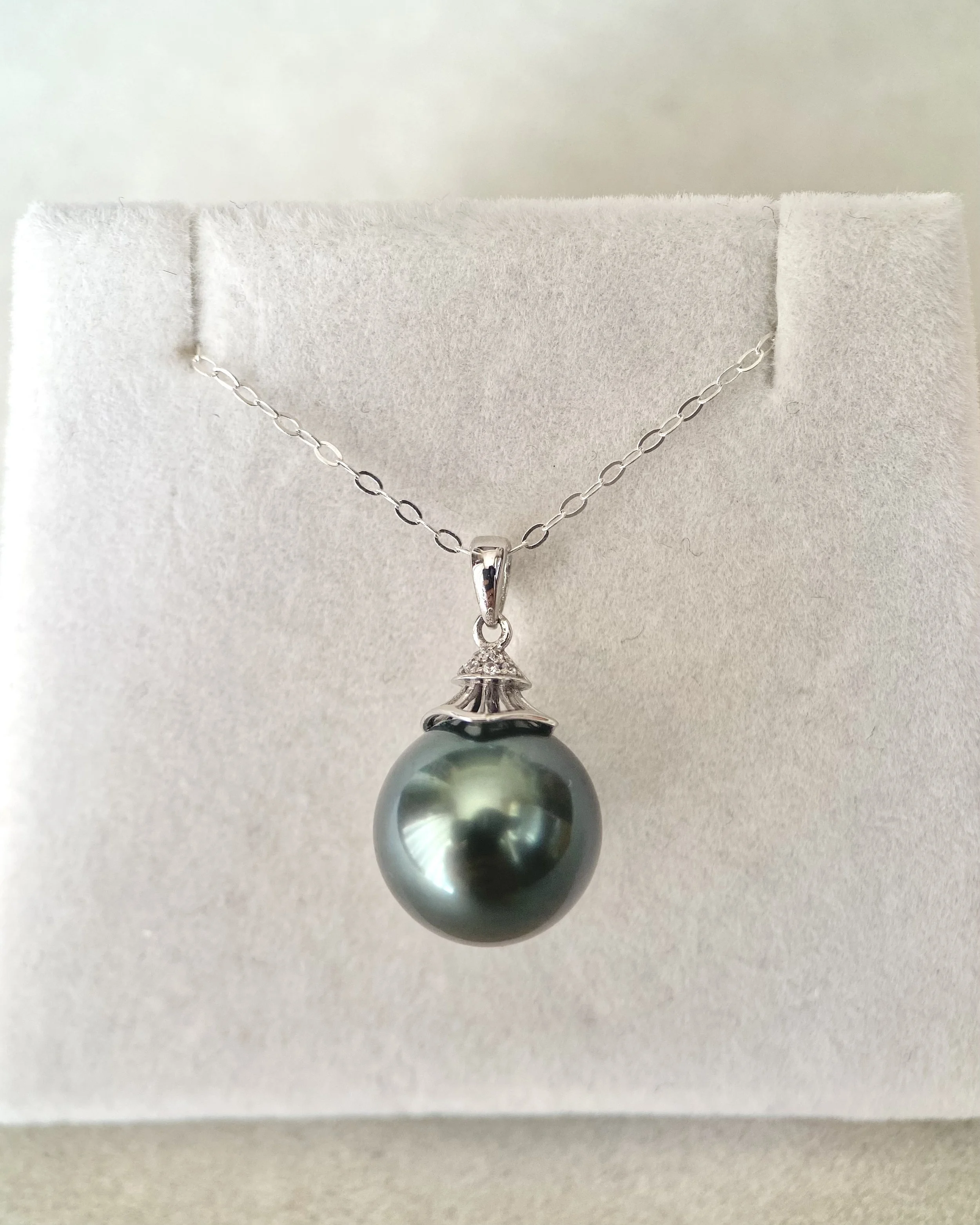 Solid 18K White Gold_Top Gr Peacock Green-Blue Tahitian South Sea Pearl Pendant 11mm, Architectural Fan Design, Deep Oily Lustre Starlit Pearls