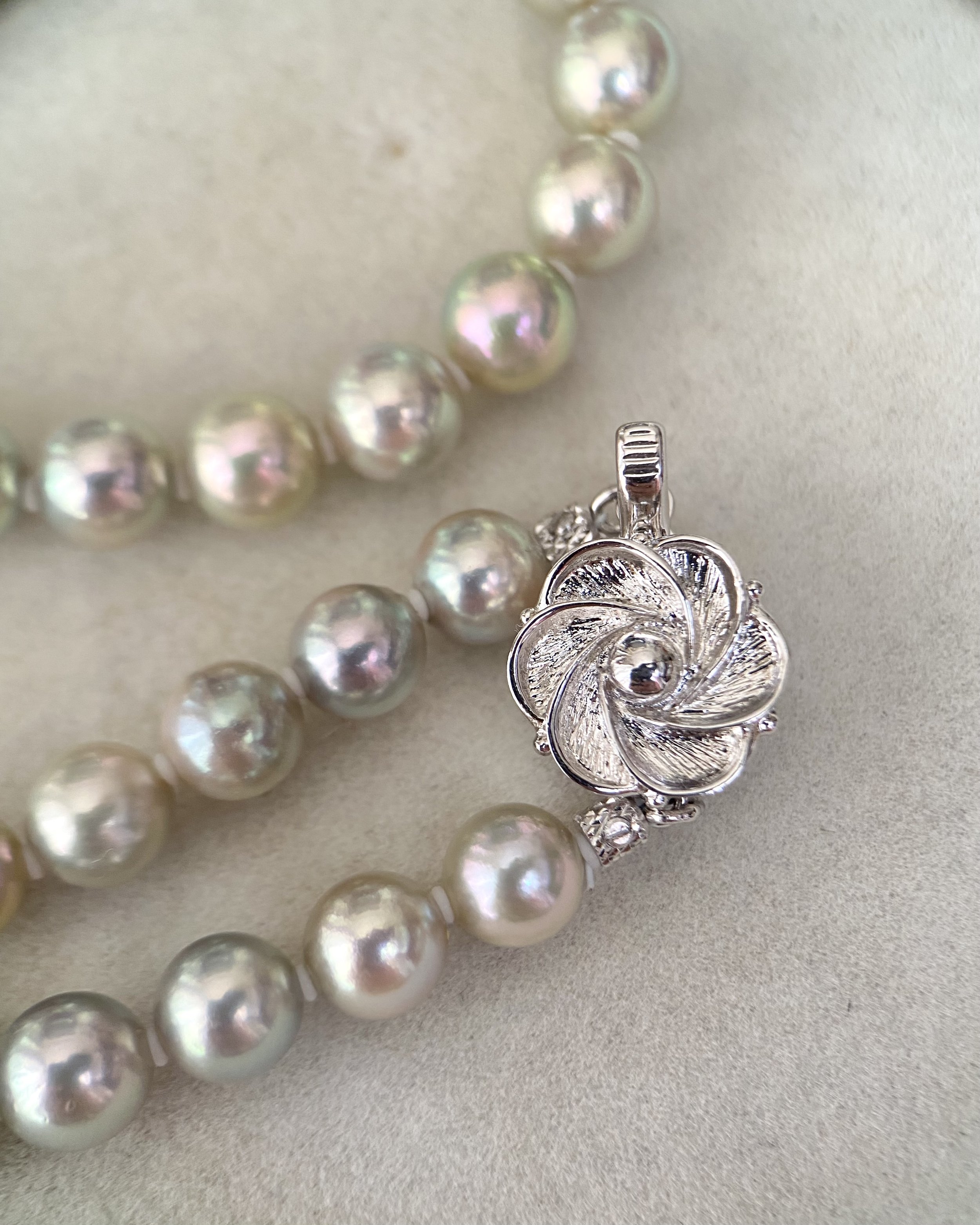 Rare Premium Silver-Grey Lemon-Green Japanese Madama Akoya Pearl Necklace 7.5mm, Pink Overtones, Sculptural Floral Clasp, Show Piece Starlit Pearls
