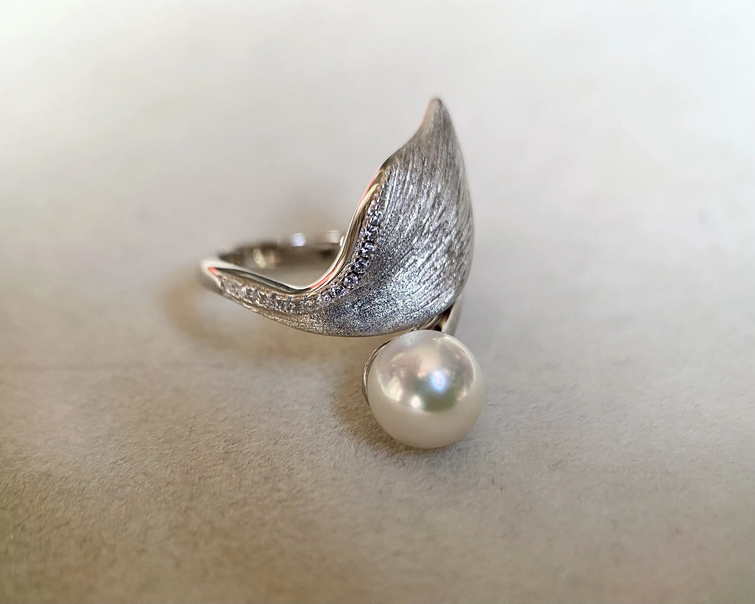6A Aurora Lustre 7.5–8mm Japanese Crystal-White Akoya Pearl Ring, Pink Overtone, Sculptural Fish-Tail Brushed Silver &Pavé CZ Setting Starlit Pearls