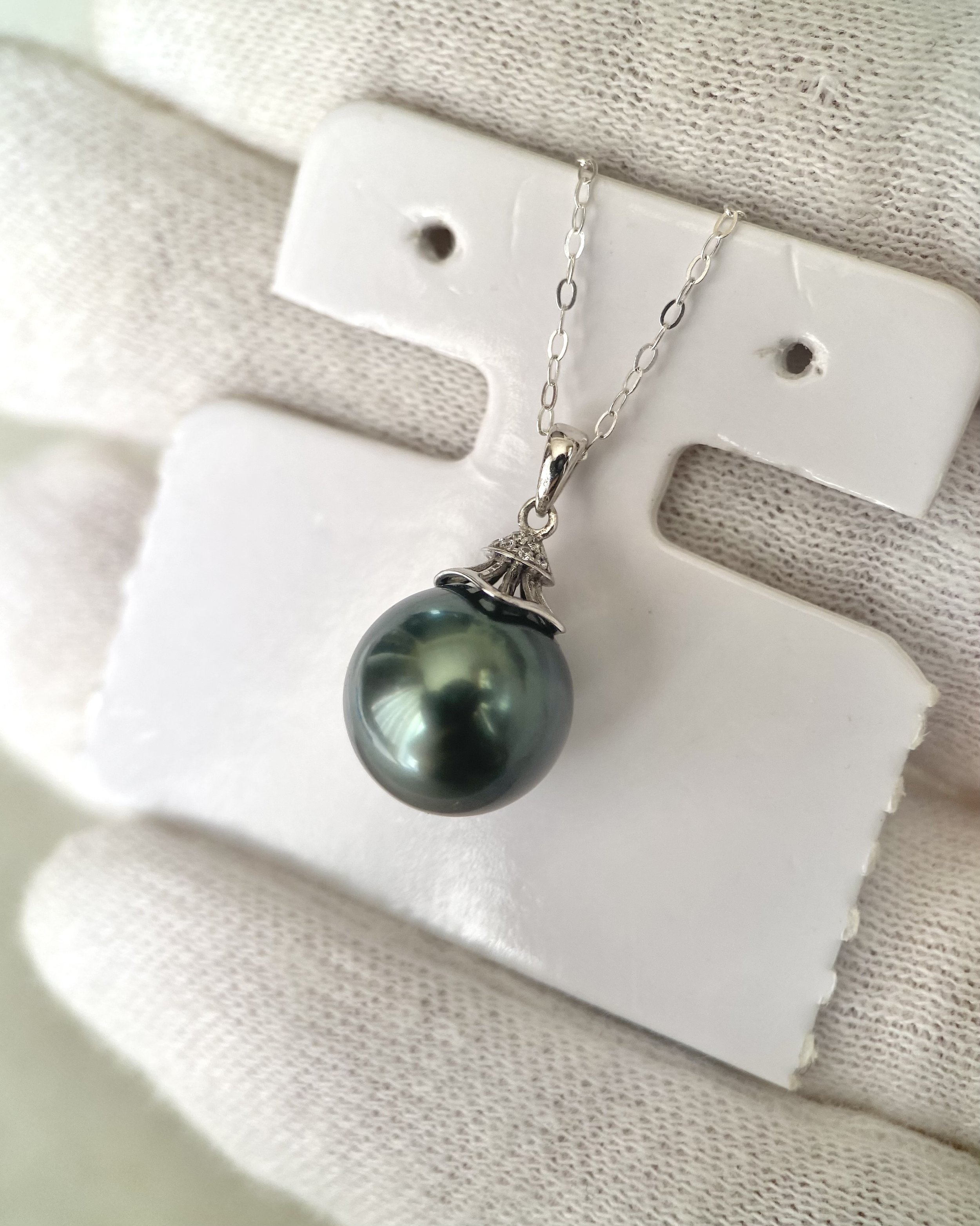Solid 18K White Gold_Top Gr Peacock Green-Blue Tahitian South Sea Pearl Pendant 11mm, Architectural Fan Design, Deep Oily Lustre Starlit Pearls