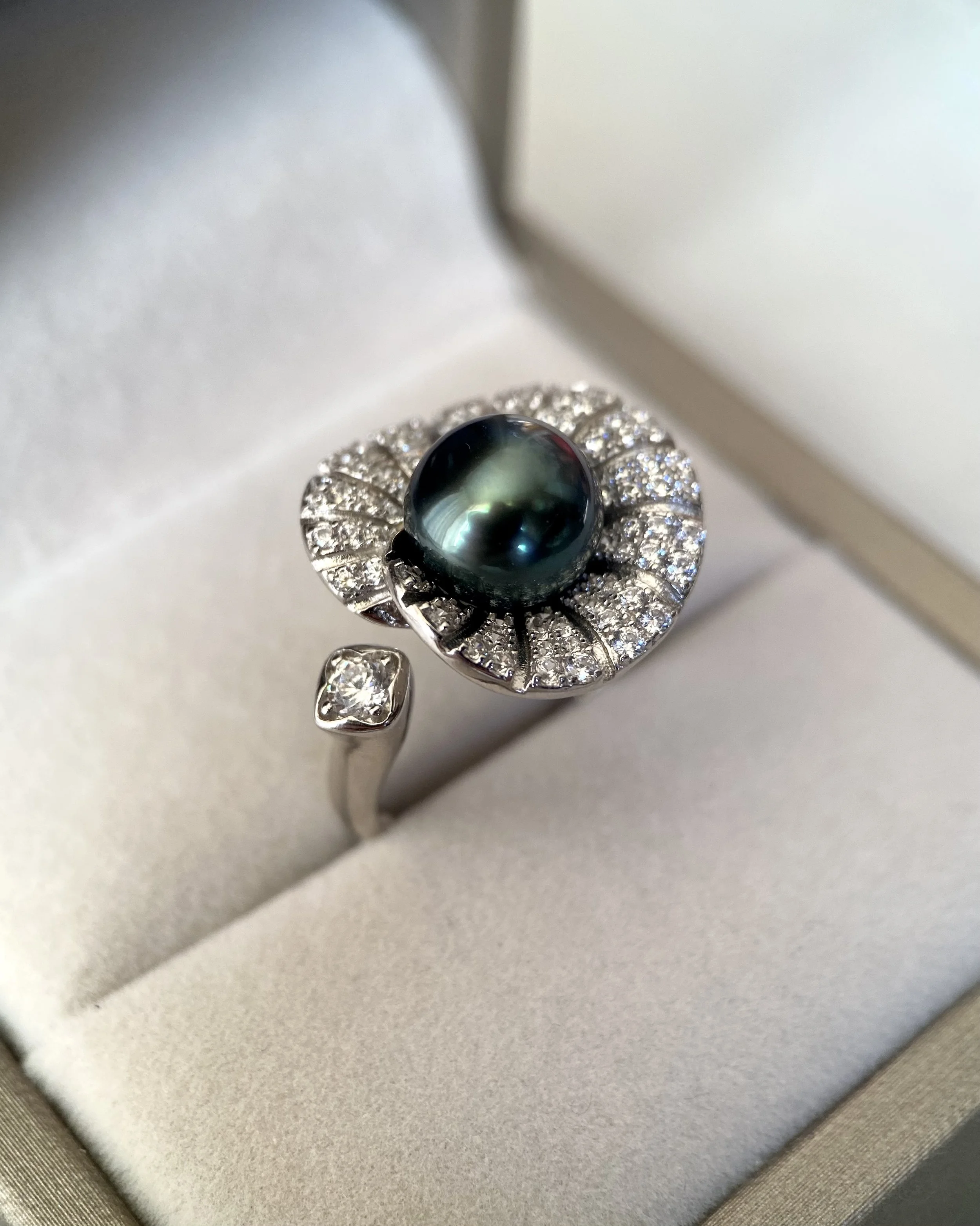 Tahitian Deep Peacock-Green South Sea Pearl Ring 9.5mm, Rich Mirror Lustre, Oriental-Inspired Sparkling Lotus-Leaf & Root S925 Design Starlit Pearls