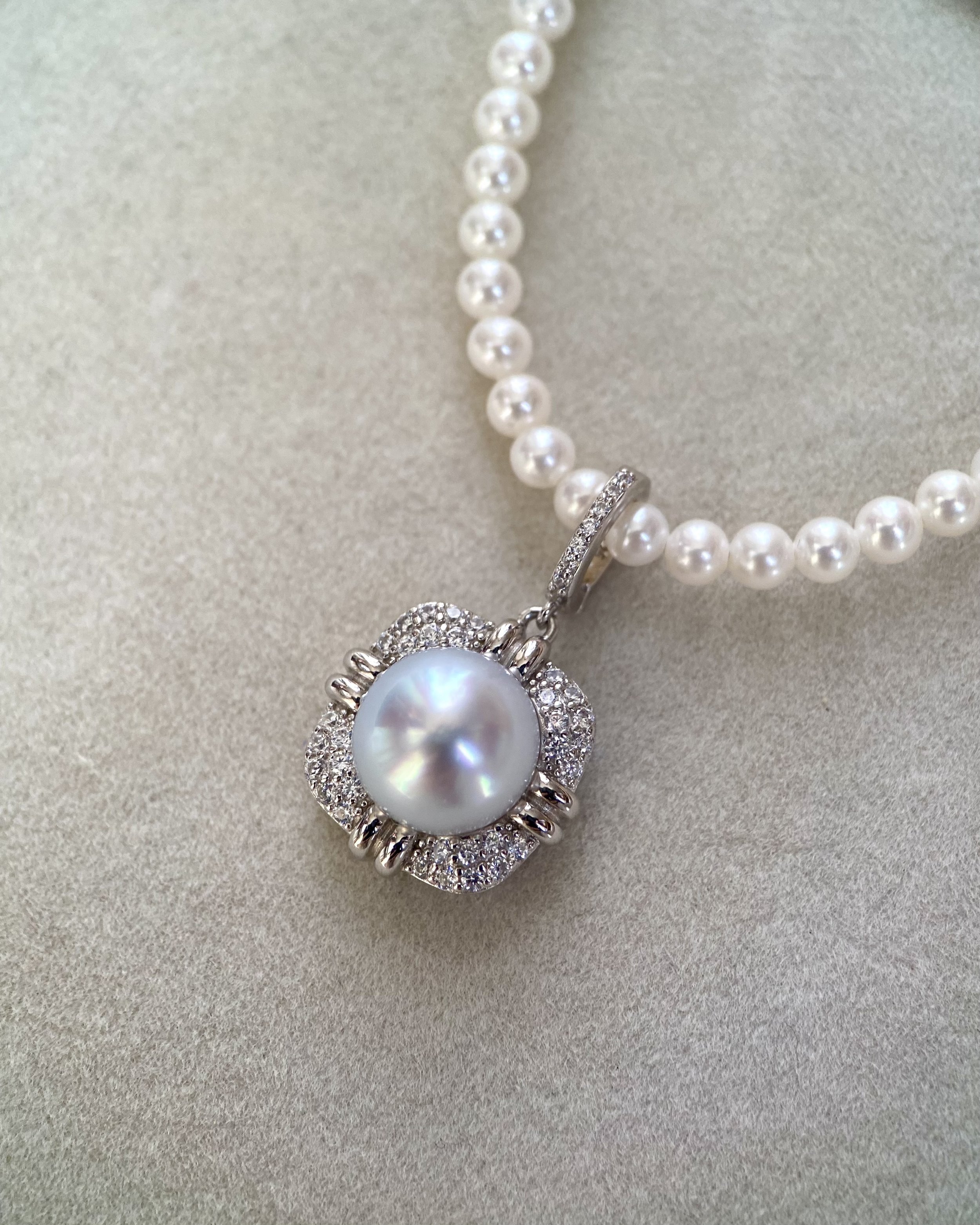 9.8mm Silver-Toned Australian South Sea Pearl Pendant, Mirror-Like Lustre, Japanese-Made Vintage Royal Elegance Pavé Halo S925 Setting Starlit Pearls