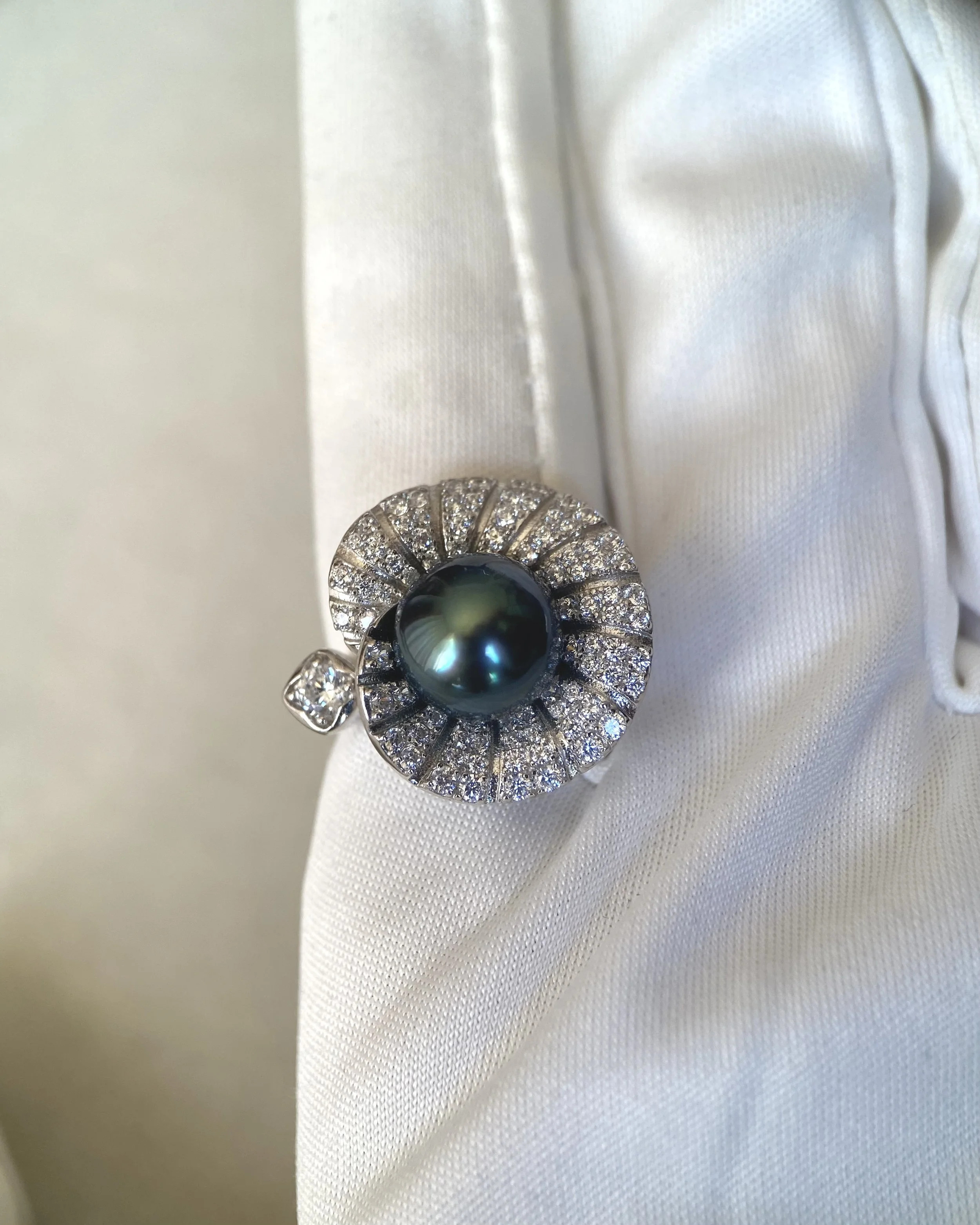 Tahitian Deep Peacock-Green South Sea Pearl Ring 9.5mm, Rich Mirror Lustre, Oriental-Inspired Sparkling Lotus-Leaf & Root S925 Design Starlit Pearls