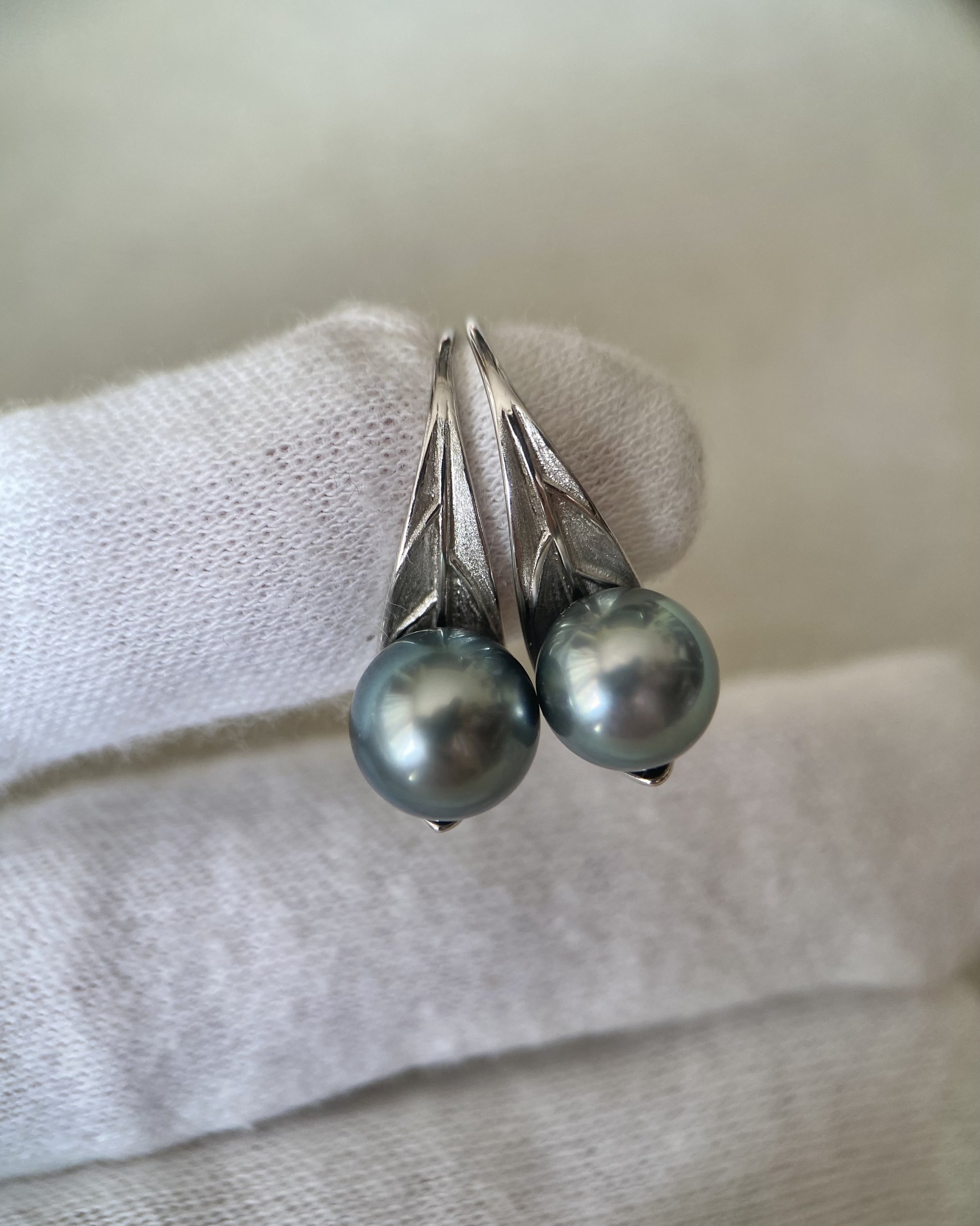 Lagoon Peacock Green Tahitian South Sea Pearl Earrings 9mm, 6A Metallic Lustre, Japanese Brushed Sculptural Leaf 925 Hooks, Showpiece