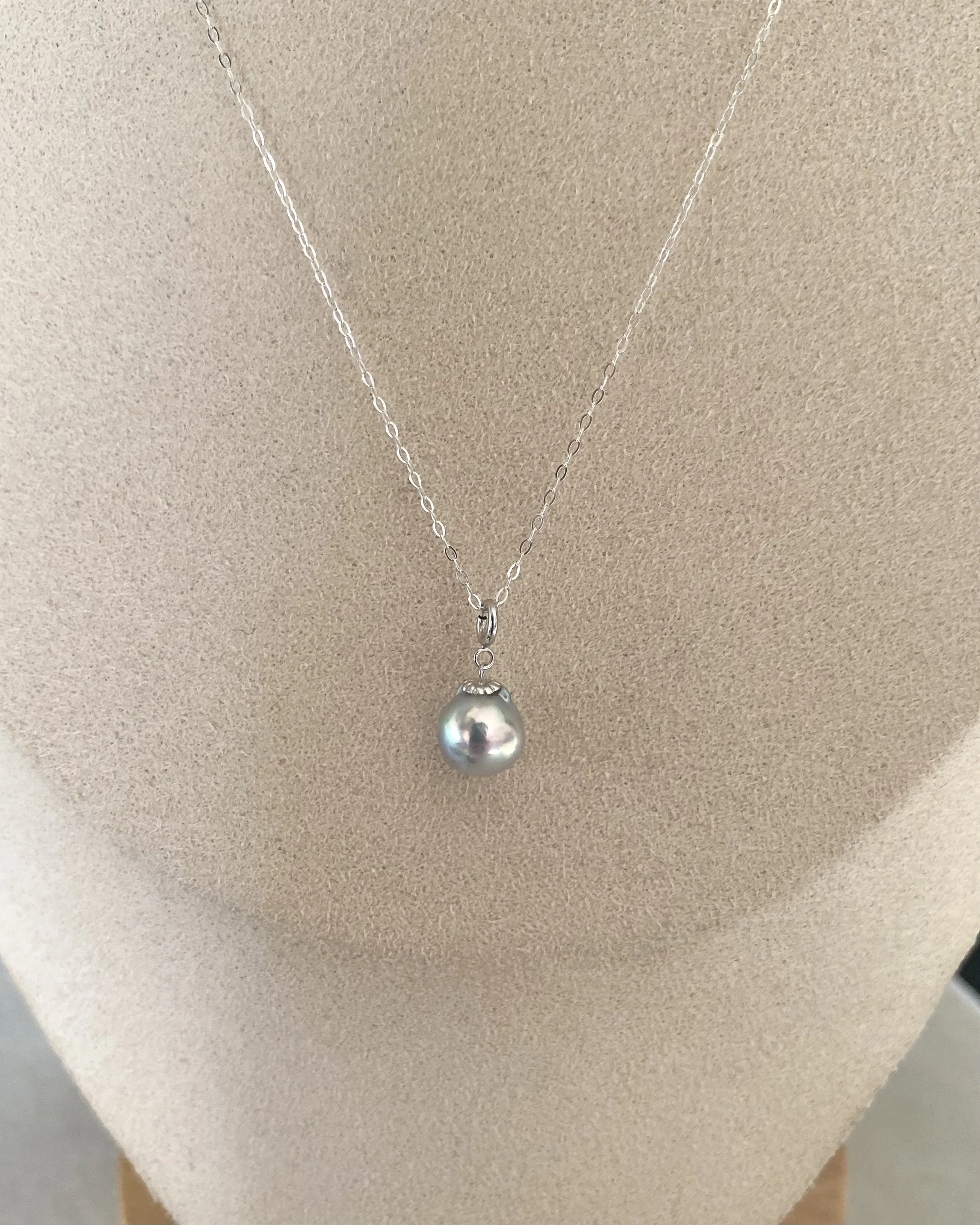 Silver Japanese Madama Akoya Pearl Cat-Eared Pendant 7.5-8mm, Liquid Mirror Lustre w/ Iridescent Overtone, Solid 18K White Gold Clasp Starlit Pearls