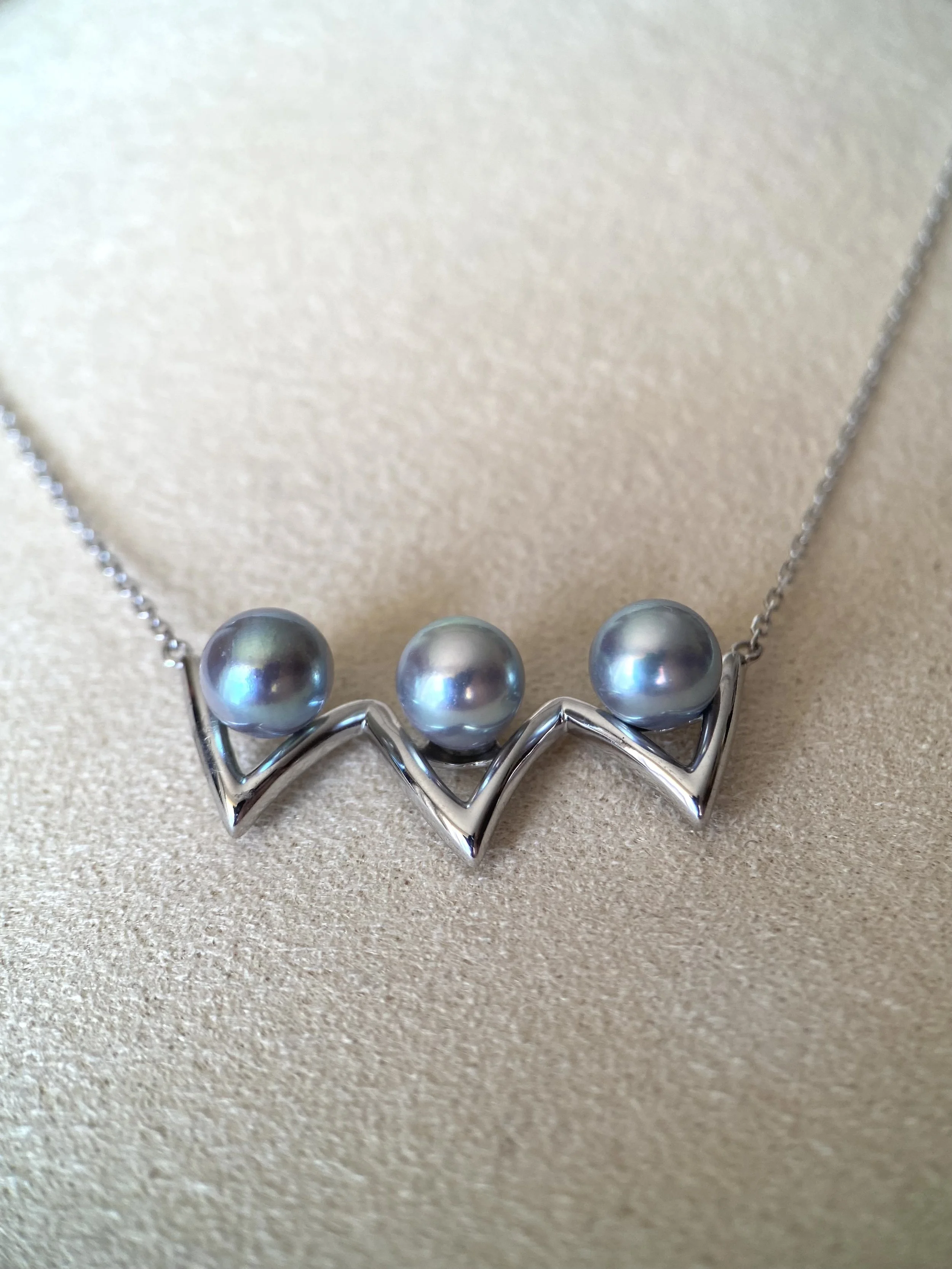 Metallic Electric-Blue Japanese Madama Akoya Triple Pearl Pendant Necklace 7mm, Radiant Lustre, S925 Silver Cat-Paw,Jewellery Showpiece Starlit Pearls