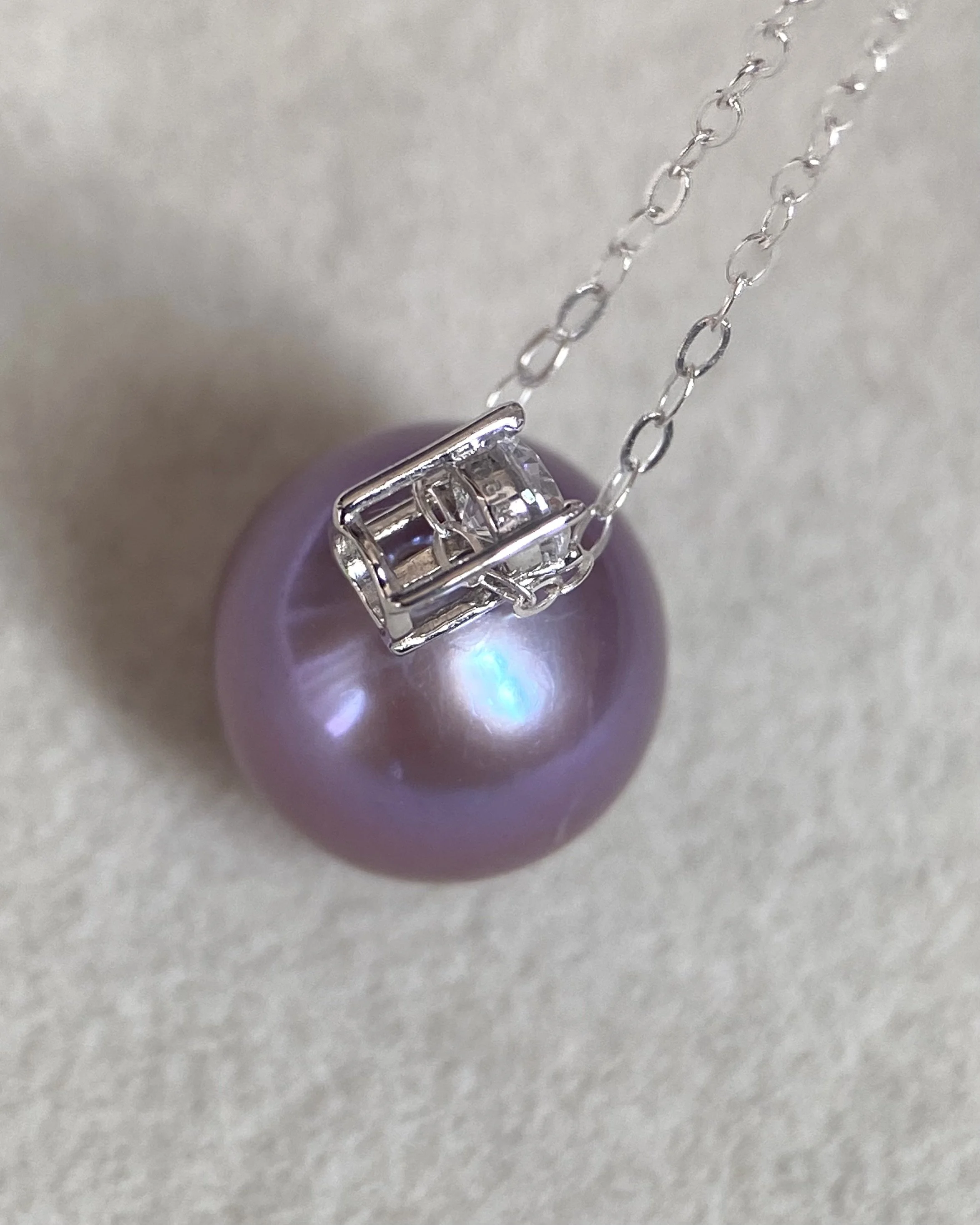 Solid 18K White Gold_Top Quality Eminence Purple Freshwater Pearl Pendant 9.5mm, Crystal-Clear Gem Lustre with Peacock Green Overtone Starlit Pearl