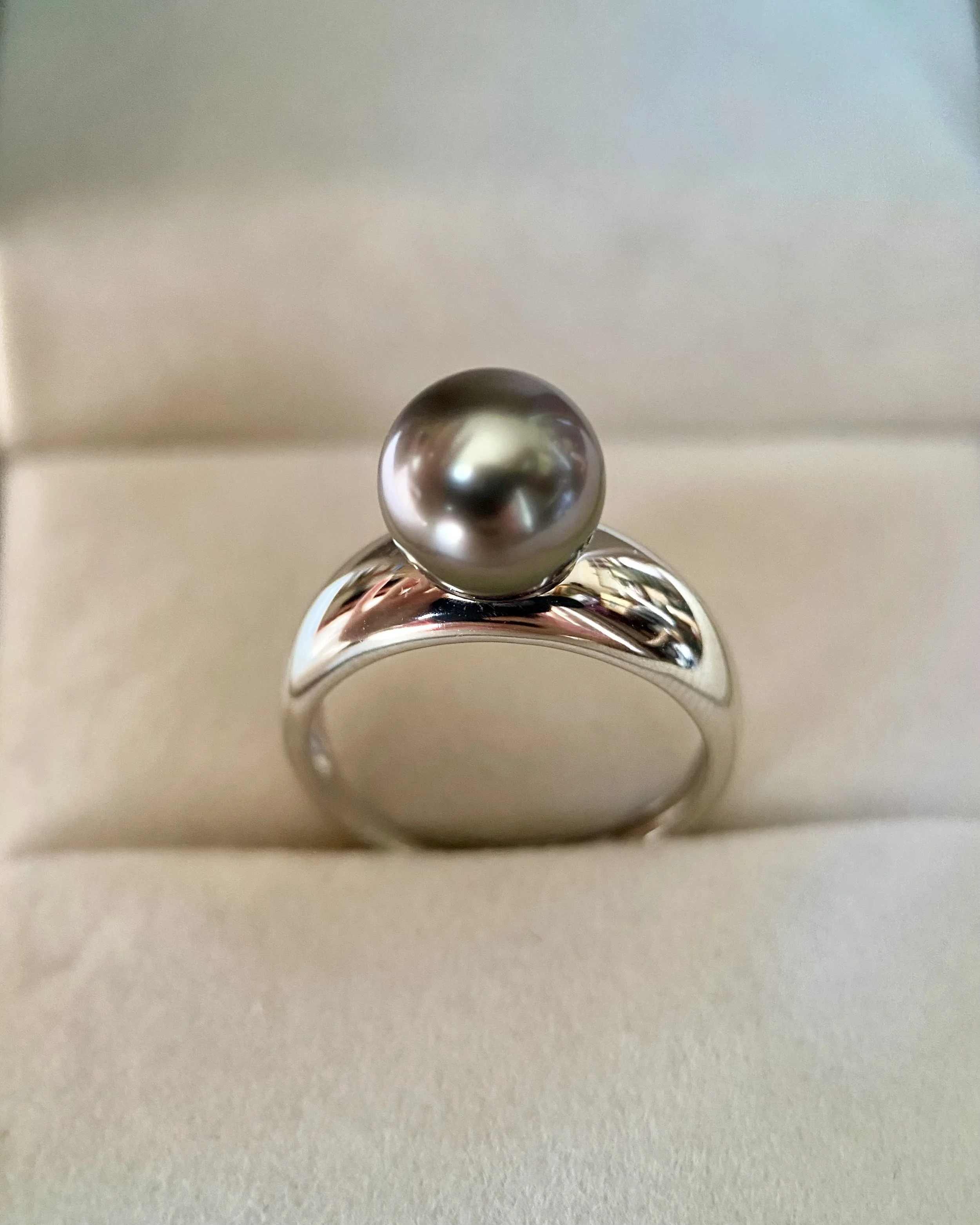 Tahitian South Sea Pearl Ring, Black Aubergine Iridescence, 9.3mm, S925 Silver Mirror-Finish Minimalist Design, Jewellery Showpiece