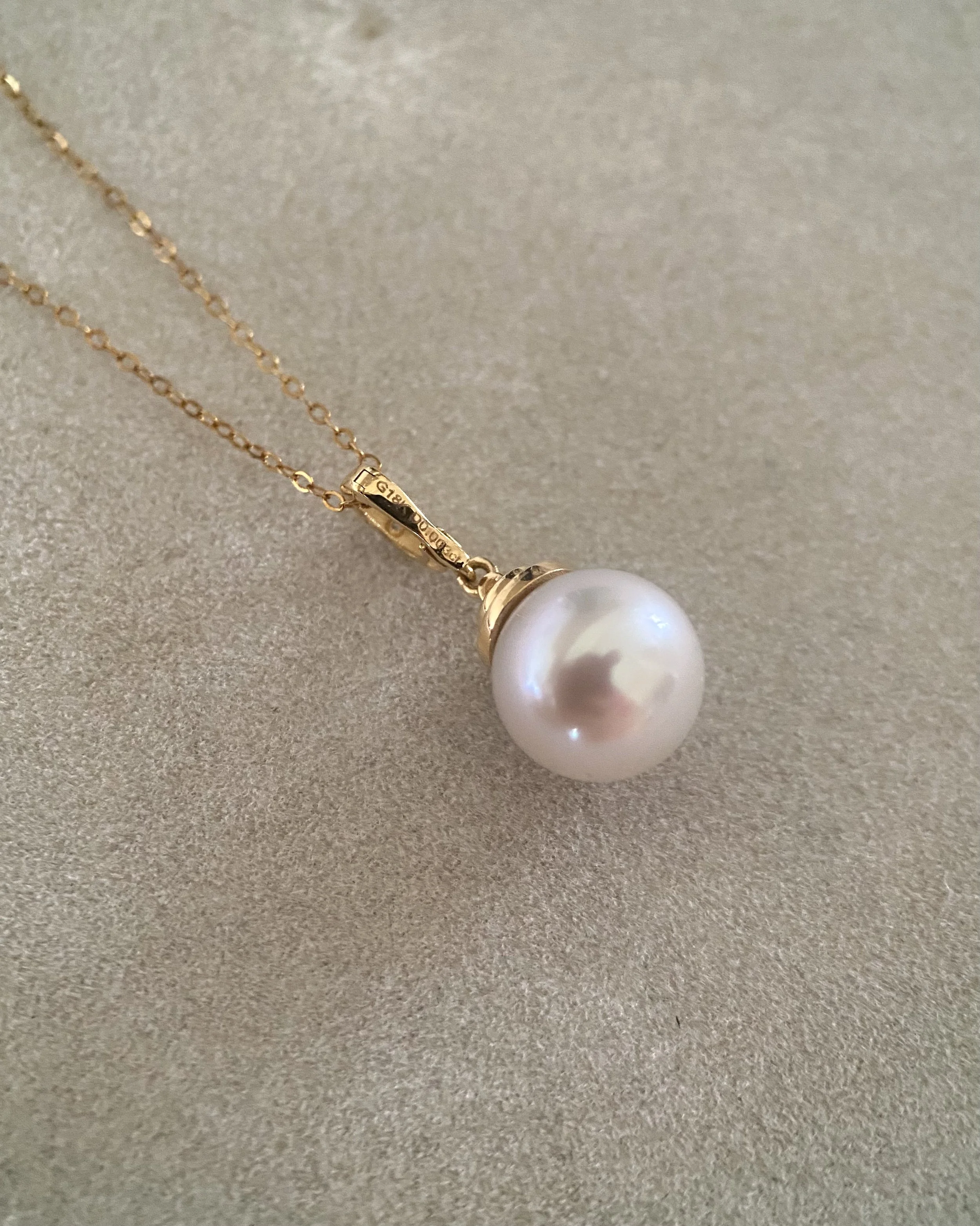 Solid 18K Gold & D0.003CT Diamond, White Australian South Sea Pearl Pendant 9.6mm,Detachable Pavé Crown Bail, Double-Tier Pavé Crown Starlit Pearls