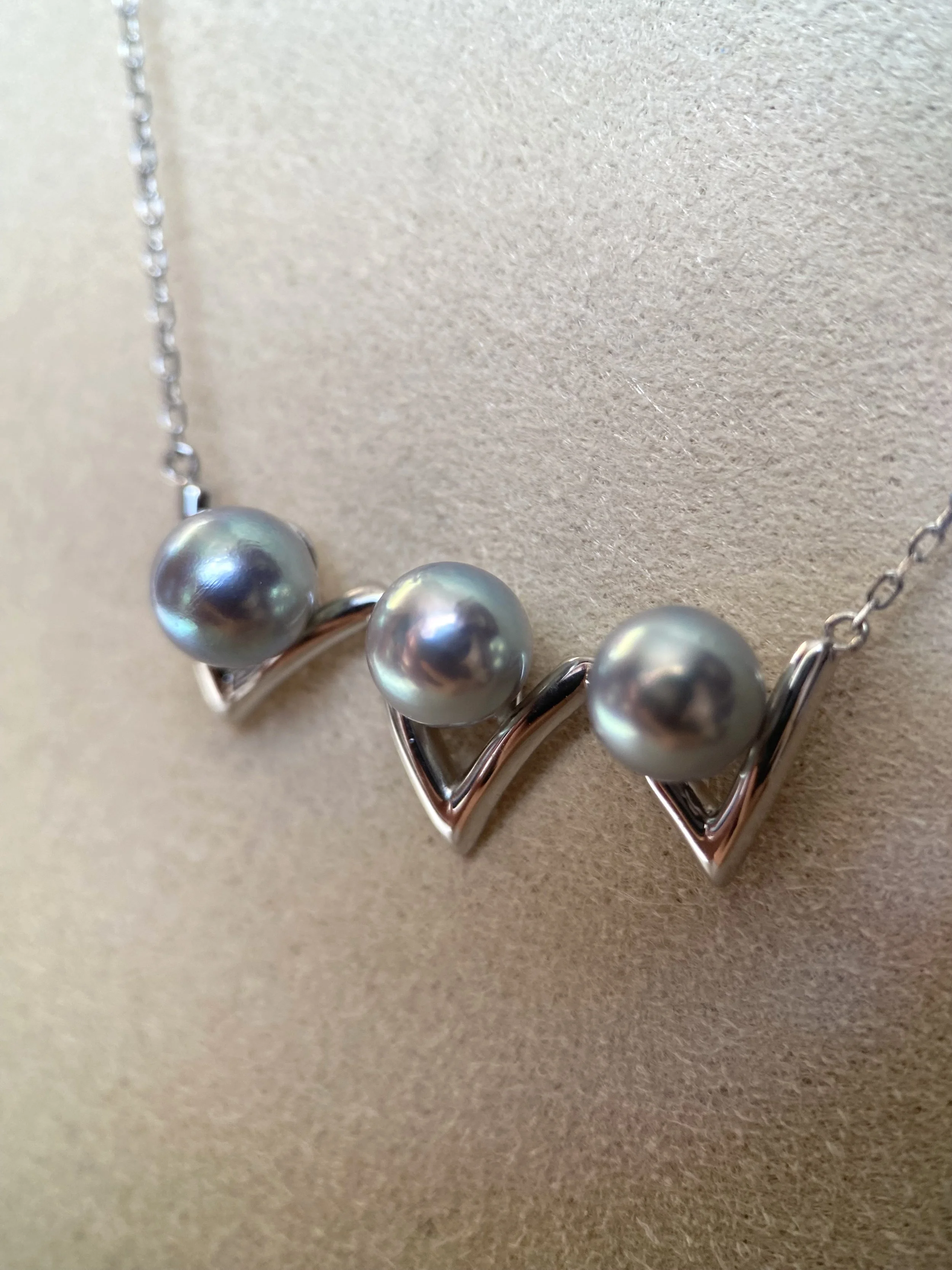 Metallic Electric-Blue Japanese Madama Akoya Triple Pearl Pendant Necklace 7mm, Radiant Lustre, S925 Silver Cat-Paw,Jewellery Showpiece Starlit Pearls