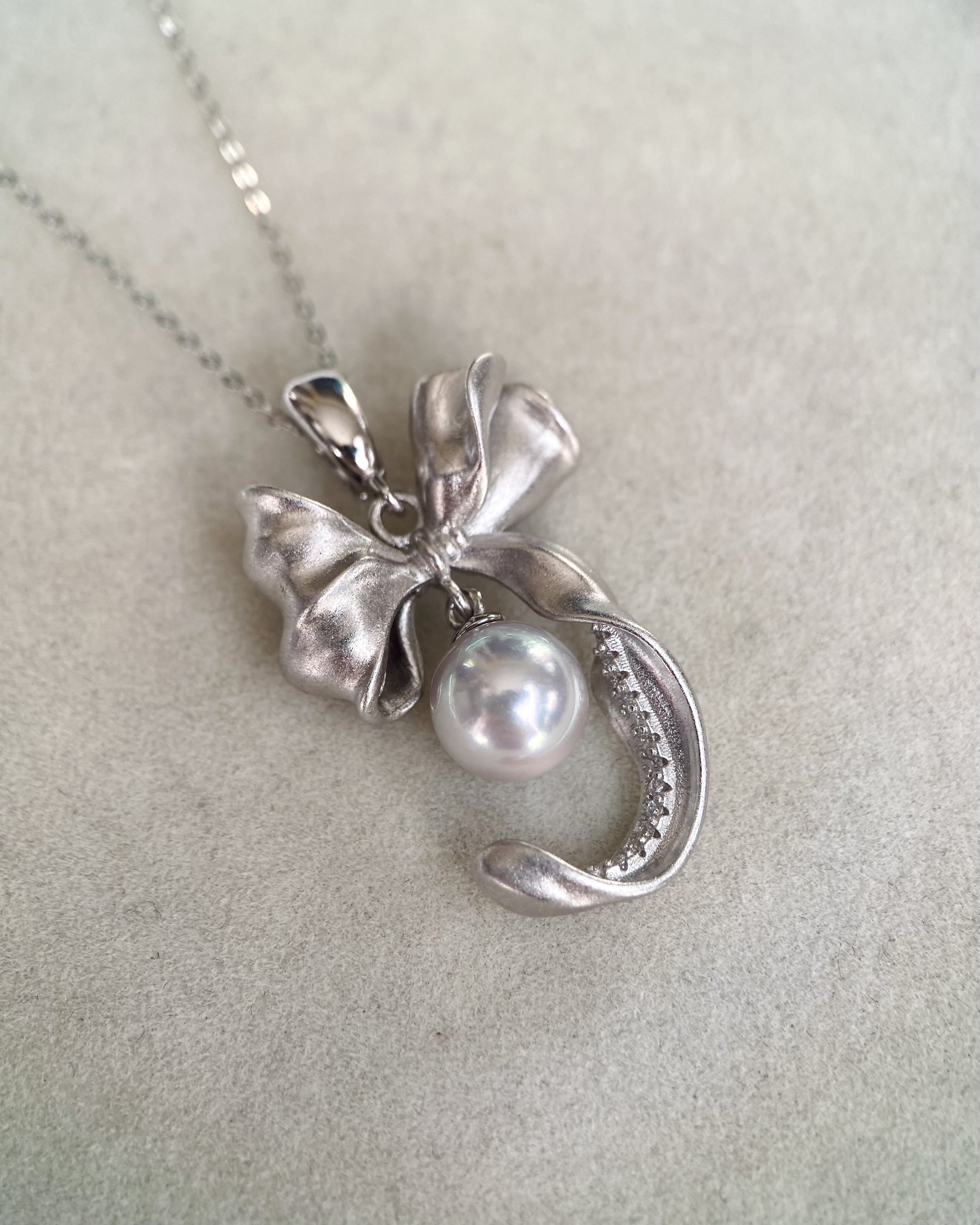 Original Japanese Pendant_Top-Tier Specially Selected Gr 8.3mm Japanese Natural Silver-Grey Madama Akoya Pearl, S925 Matte-Finish Bow Design Starlit Pearls