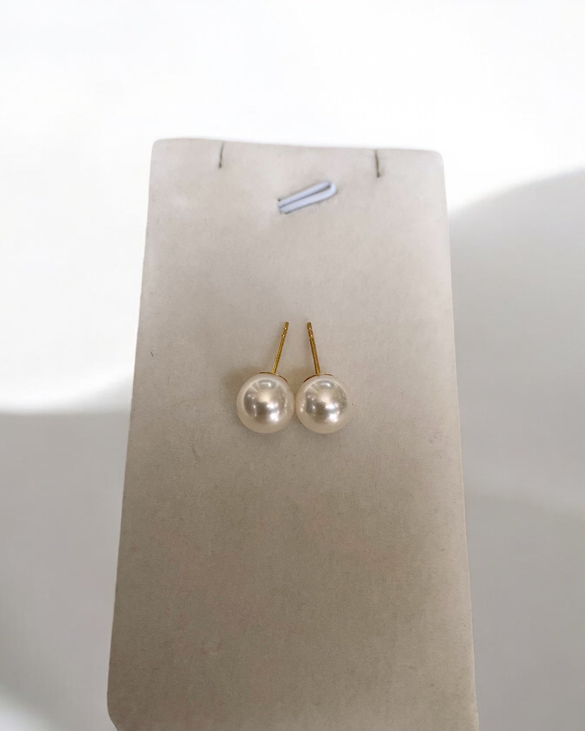 Exceptional Quality 8.5mm Australian South Sea White Pearl Stud Earrings, Pure White Colour, Mirror-Like Aurora Lustre, Durable 18K Solid Gold Posts