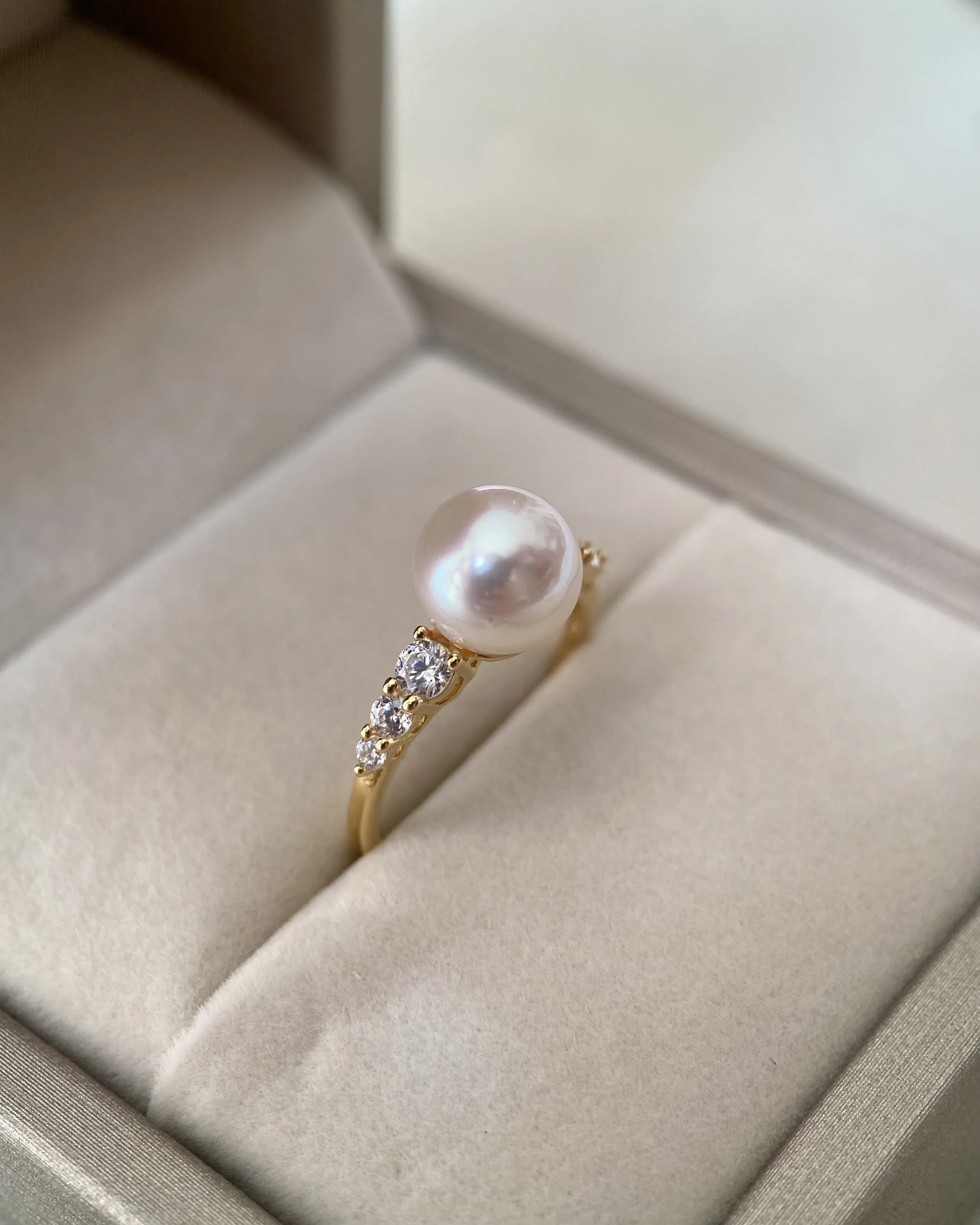 Elegant 8.6mm Japanese Akoya Pearl Ring, White with Soft Pink Overtone, Sparkling CZ Vine S925 Silver Band, Jewellery Showpiece Starlit Pearls