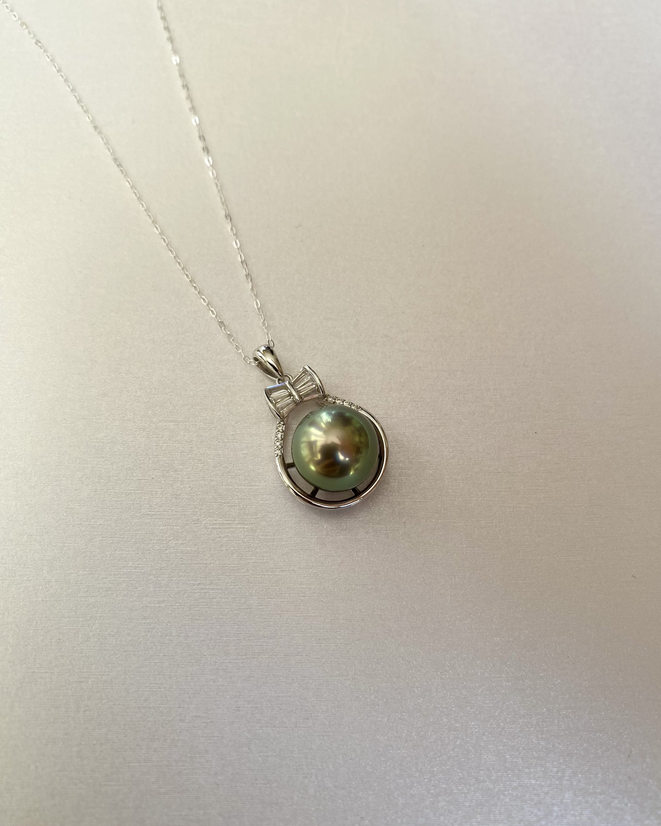 11mm Avocado Green Tahitian South Sea Pearl Pendant, Pink-Purple Gradient, Japanese-Made Elegant Bow Princess S925 Silver Setting Starlit Pearls