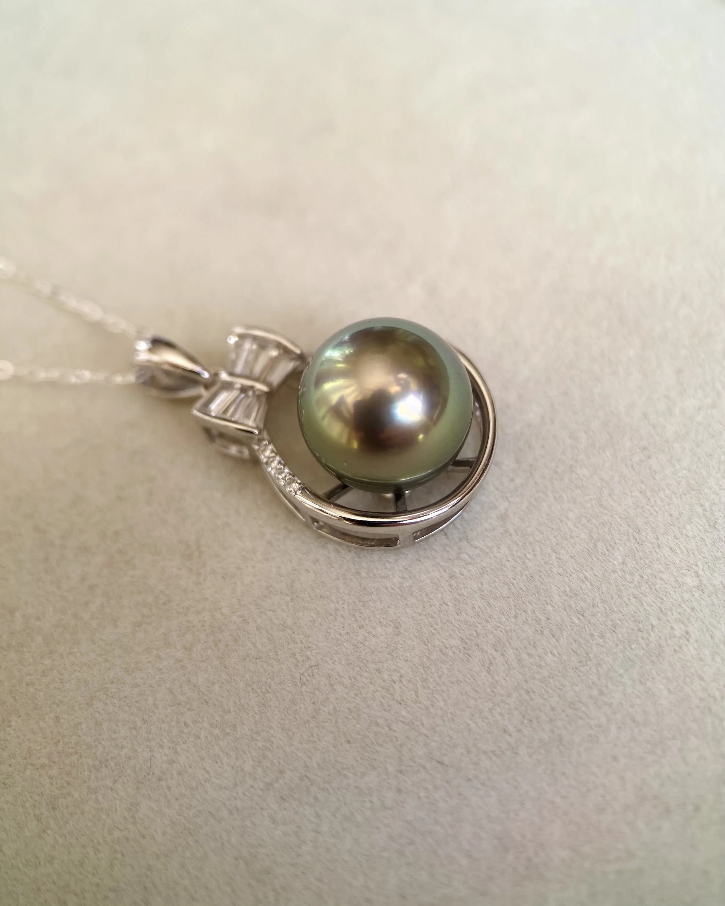 11mm Avocado Green Tahitian South Sea Pearl Pendant, Pink-Purple Gradient, Japanese-Made Elegant Bow Princess S925 Silver Setting Starlit Pearls