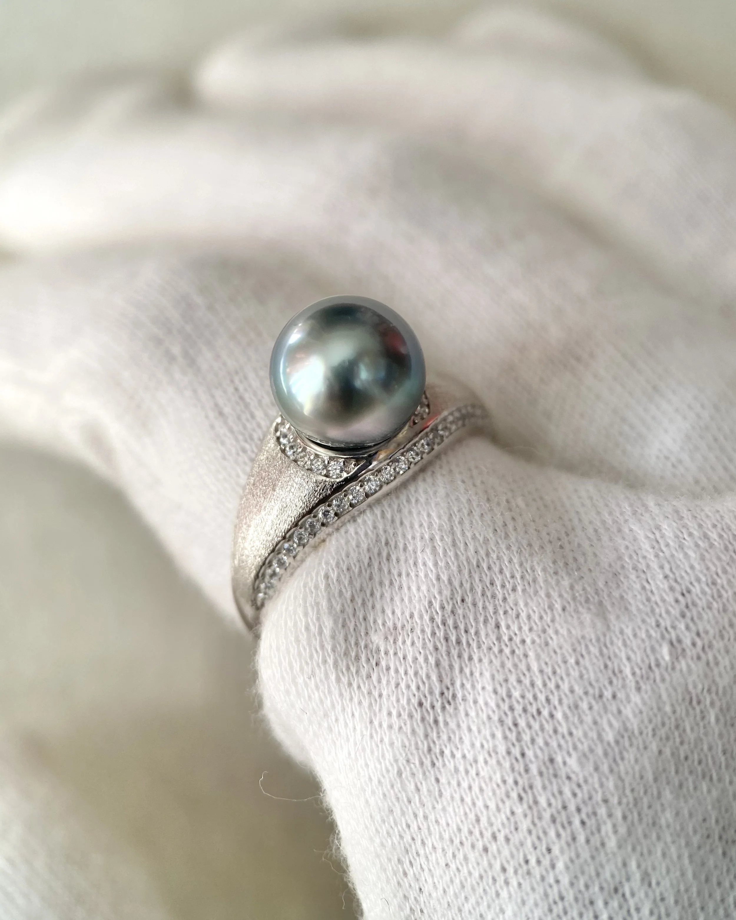 Tahitian Peacock Green South Sea Pearl Ring, Lagoon and Plum Overtones, Mirror Lustre, Japanese S925 Satin-Finish Adjustable Band Starlit Pearls