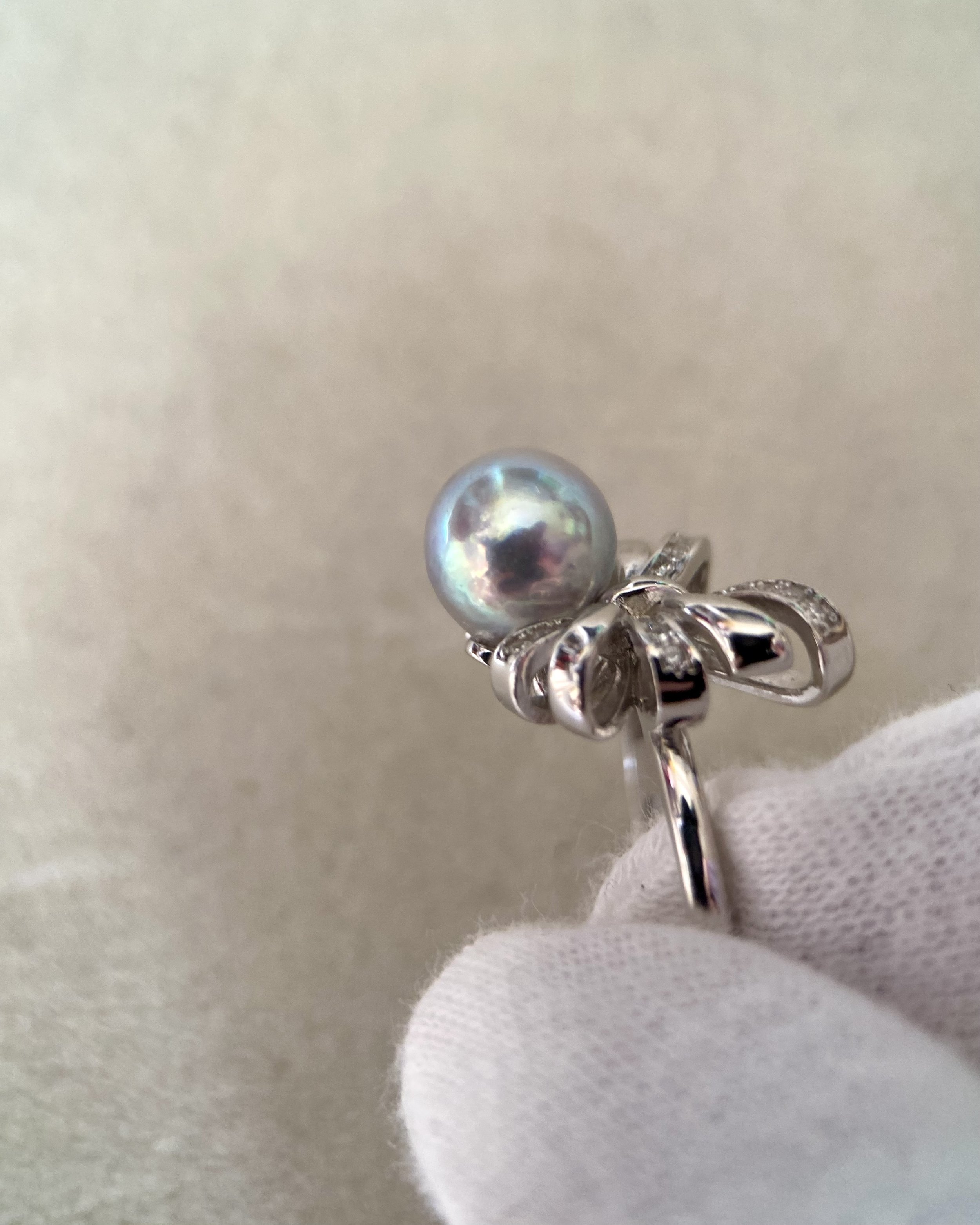 8mm Japanese Silvery-Grey Madama Akoya Pearl Ring, Brilliant Metallic Lustre, Japanese S925 Silver Dynamic Ribbon Bow Setting Starlit Pearls