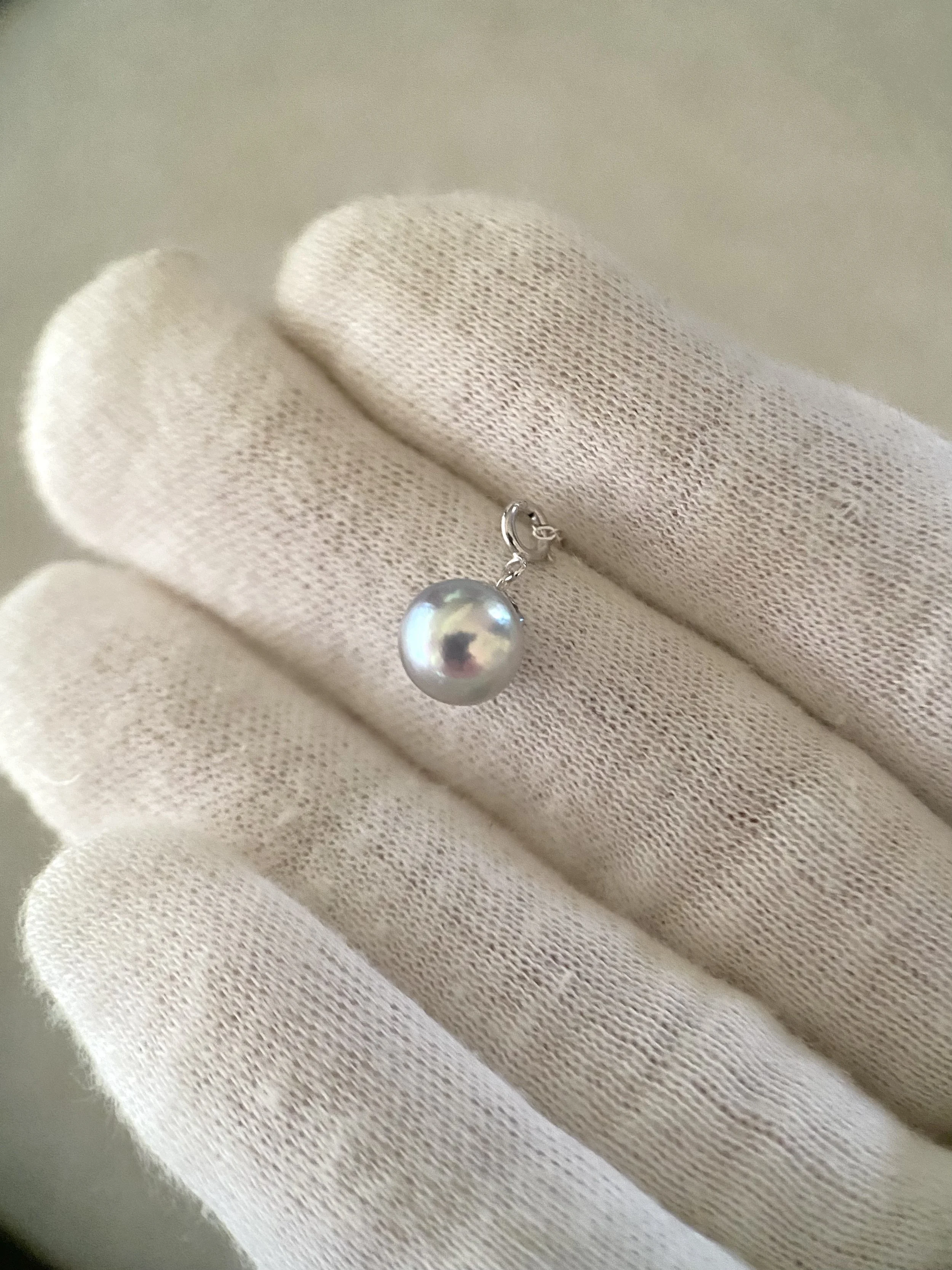 Silver Japanese Madama Akoya Pearl Cat-Eared Pendant 7.5-8mm, Liquid Mirror Lustre w/ Iridescent Overtone, Solid 18K White Gold Clasp Starlit Pearls