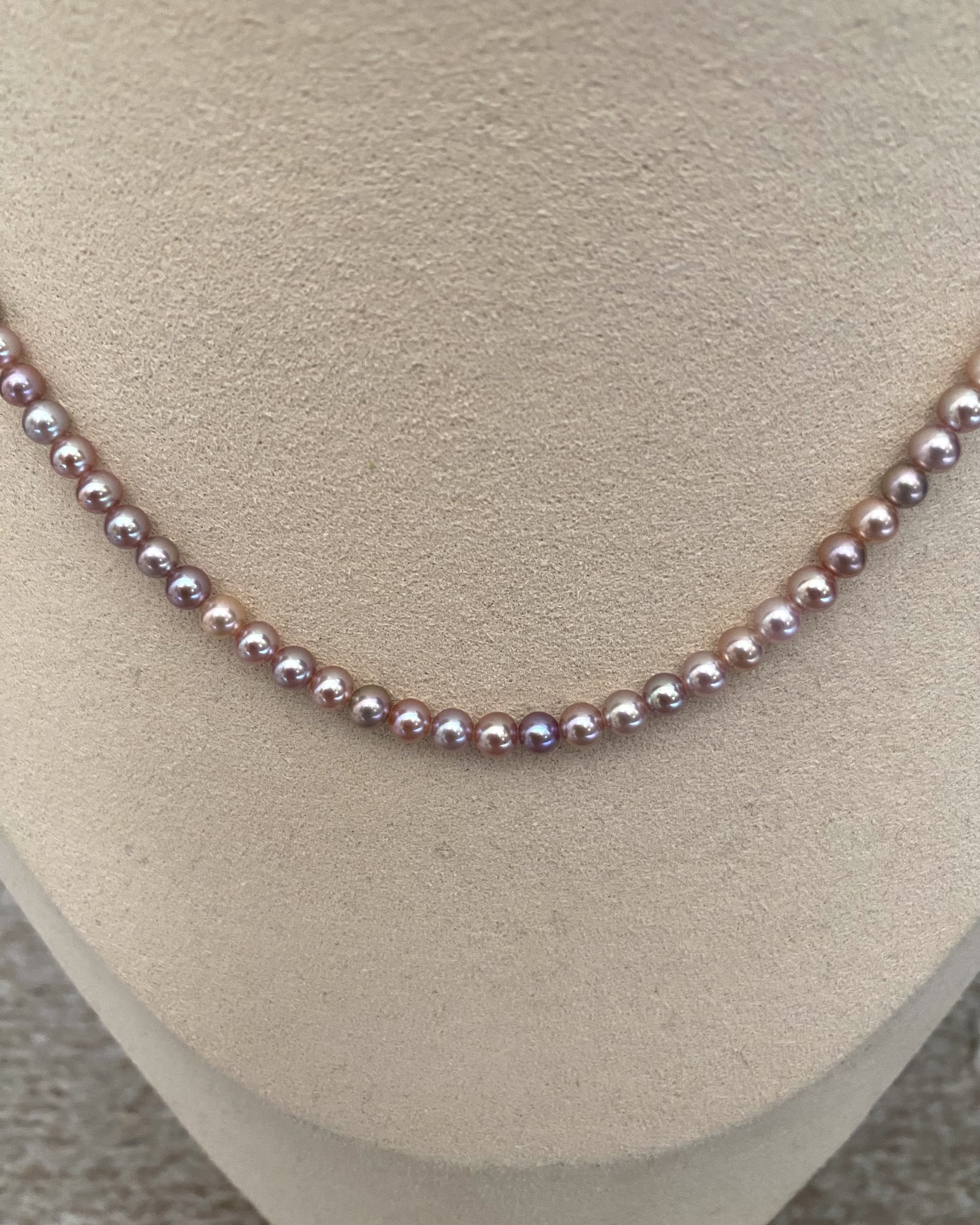 Top-Gr 4–4.5mm Mauve-Pink Freshwater Pearl Necklace, Dreamy Aurora Pastel Shifts, Thick 18K White Gold Adjustable Clasp, Playful Luxury Starlit Pearls