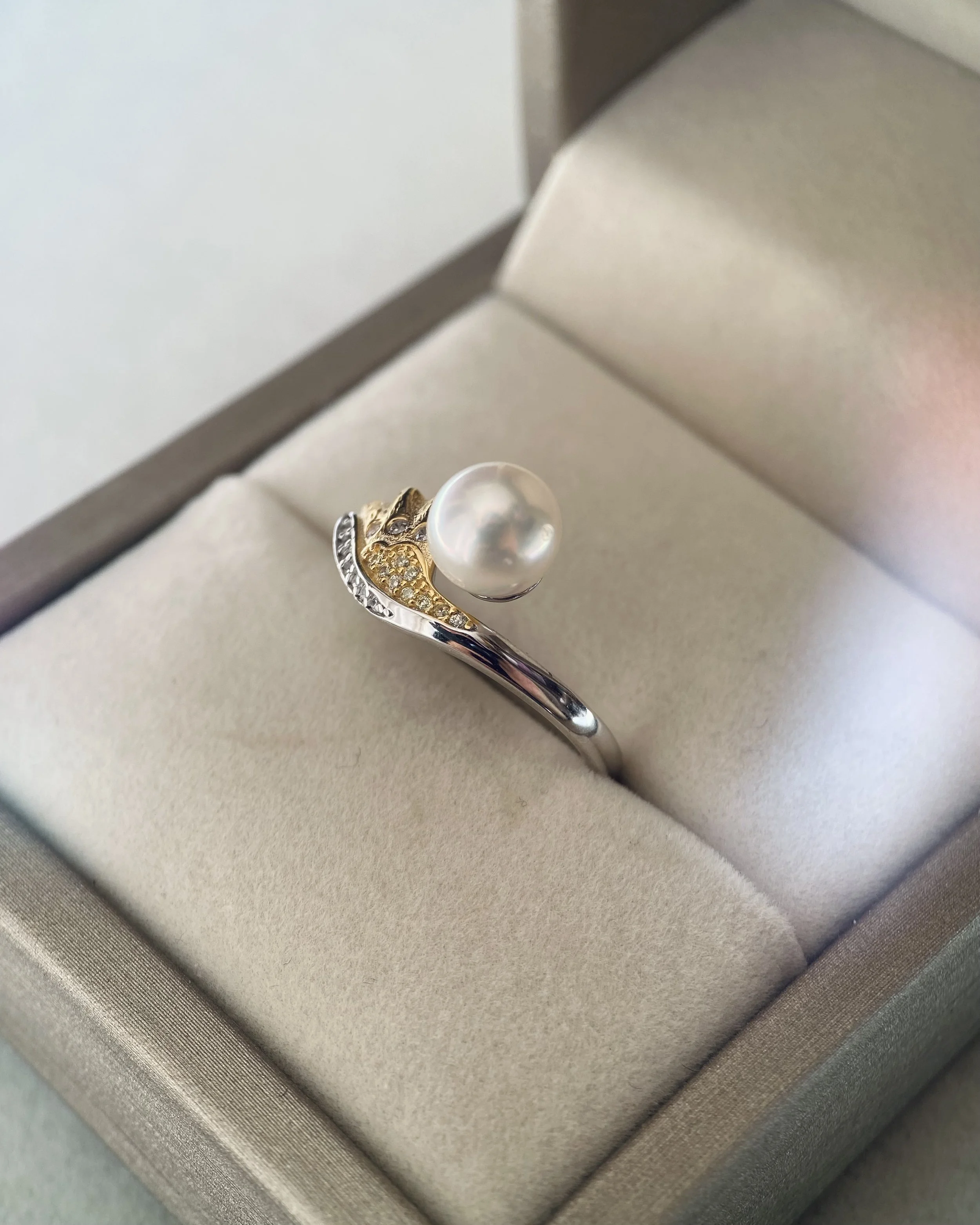 6A Japanese Classic White Akoya Pearl Ring 7.8mm, Textured Sculptural Gold Leaf Design, Adjustable S925 Silver, Jewellery Exhibition Piece Starlit Pearls