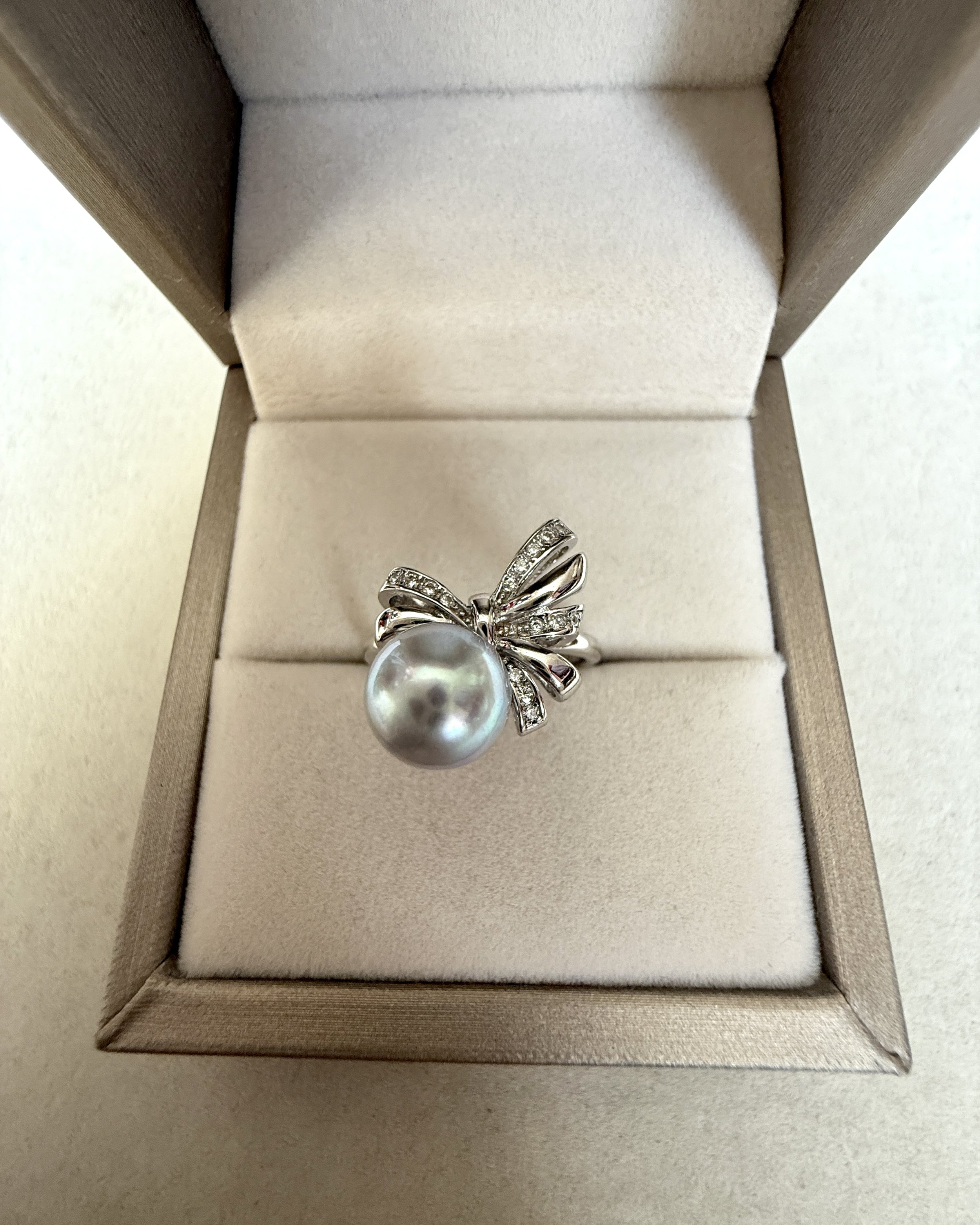 8mm Japanese Silvery-Grey Madama Akoya Pearl Ring, Brilliant Metallic Lustre, Japanese S925 Silver Dynamic Ribbon Bow Setting Starlit Pearls