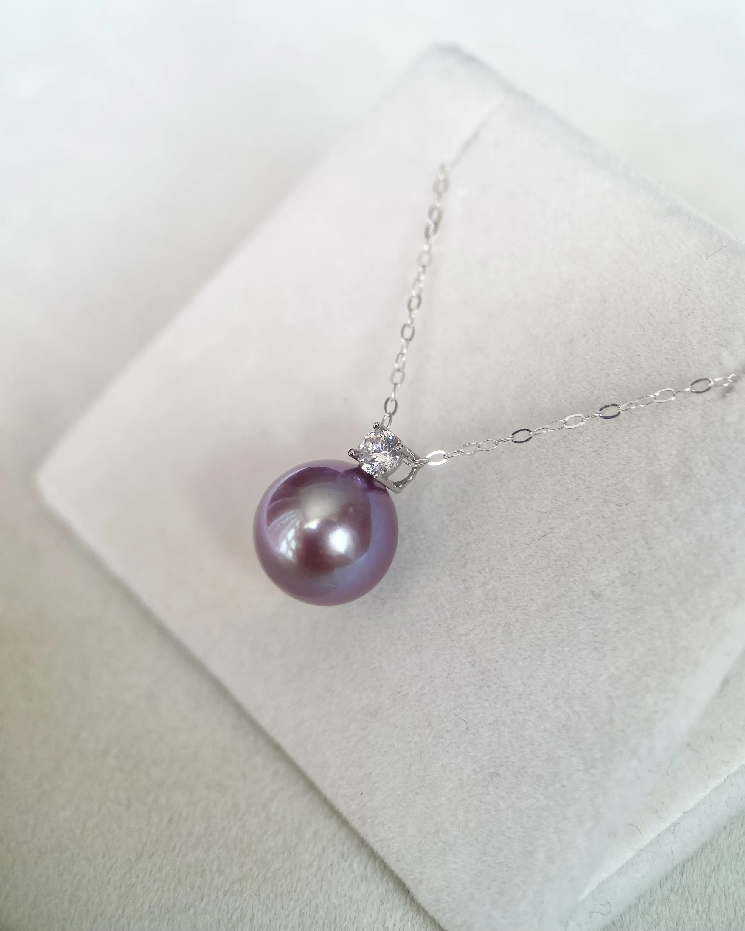 Solid 18K White Gold_Top Quality Eminence Purple Freshwater Pearl Pendant 9.5mm, Crystal-Clear Gem Lustre with Peacock Green Overtone Starlit Pearl