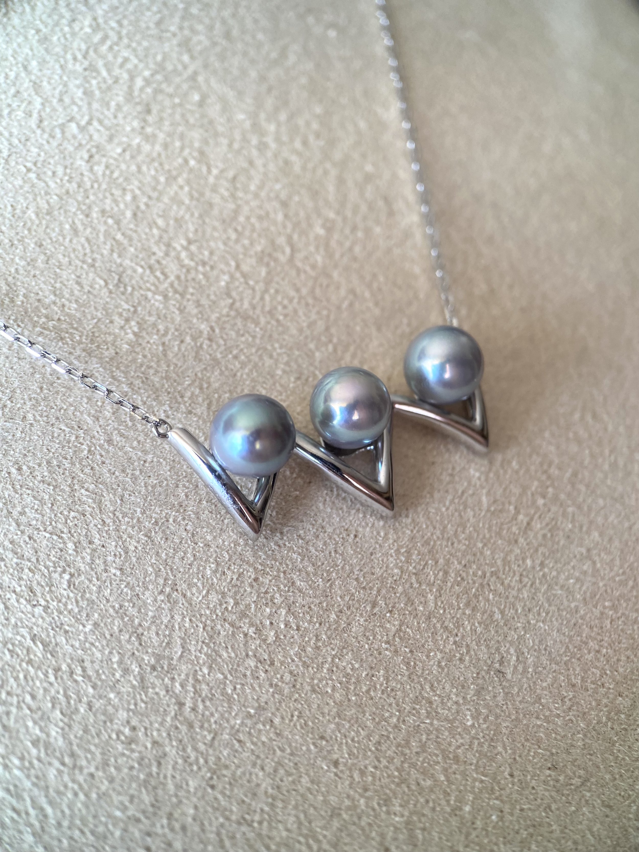 Metallic Electric-Blue Japanese Madama Akoya Triple Pearl Pendant Necklace 7mm, Radiant Lustre, S925 Silver Cat-Paw,Jewellery Showpiece Starlit Pearls