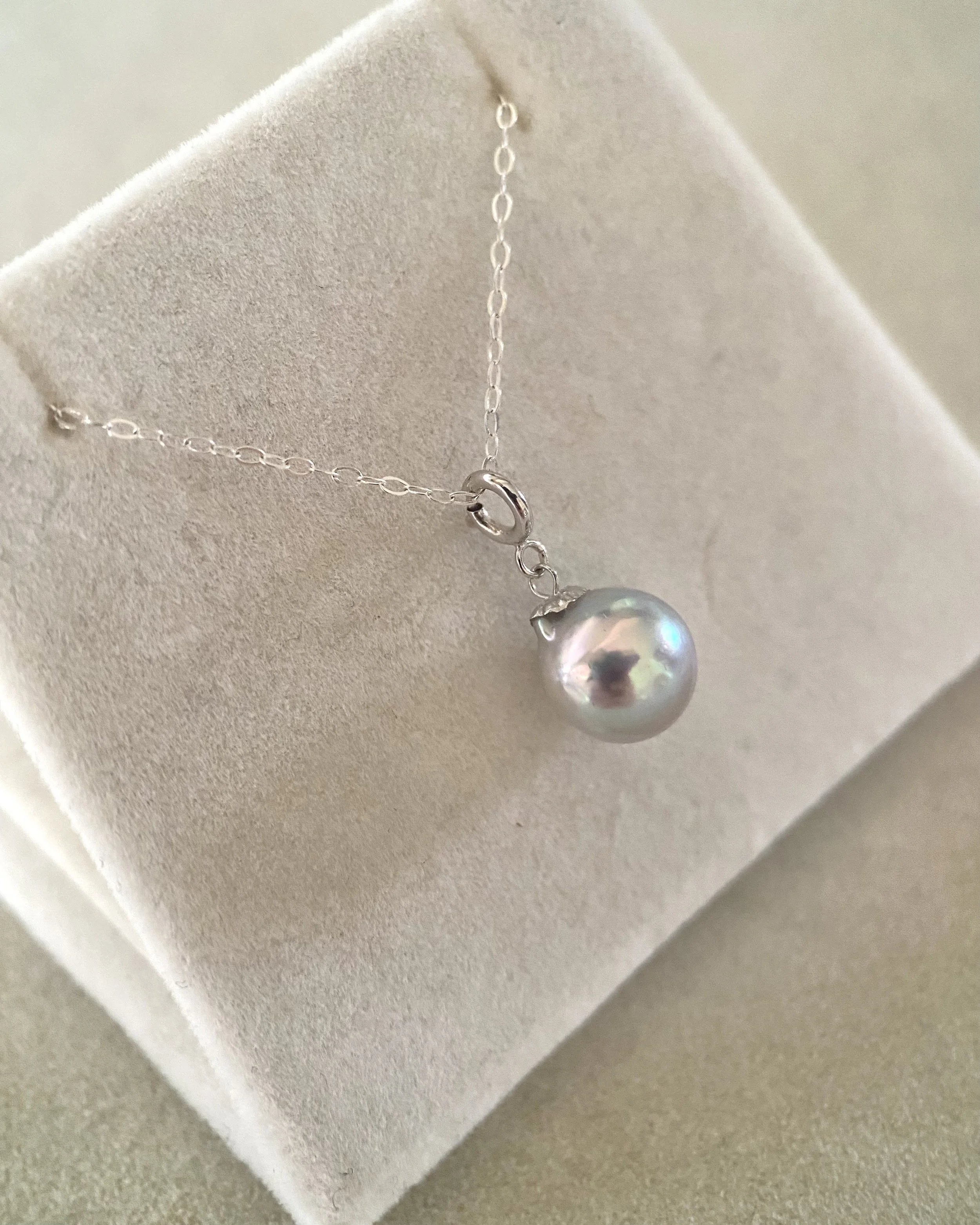Silver Japanese Madama Akoya Pearl Cat-Eared Pendant 7.5-8mm, Liquid Mirror Lustre w/ Iridescent Overtone, Solid 18K White Gold Clasp Starlit Pearls