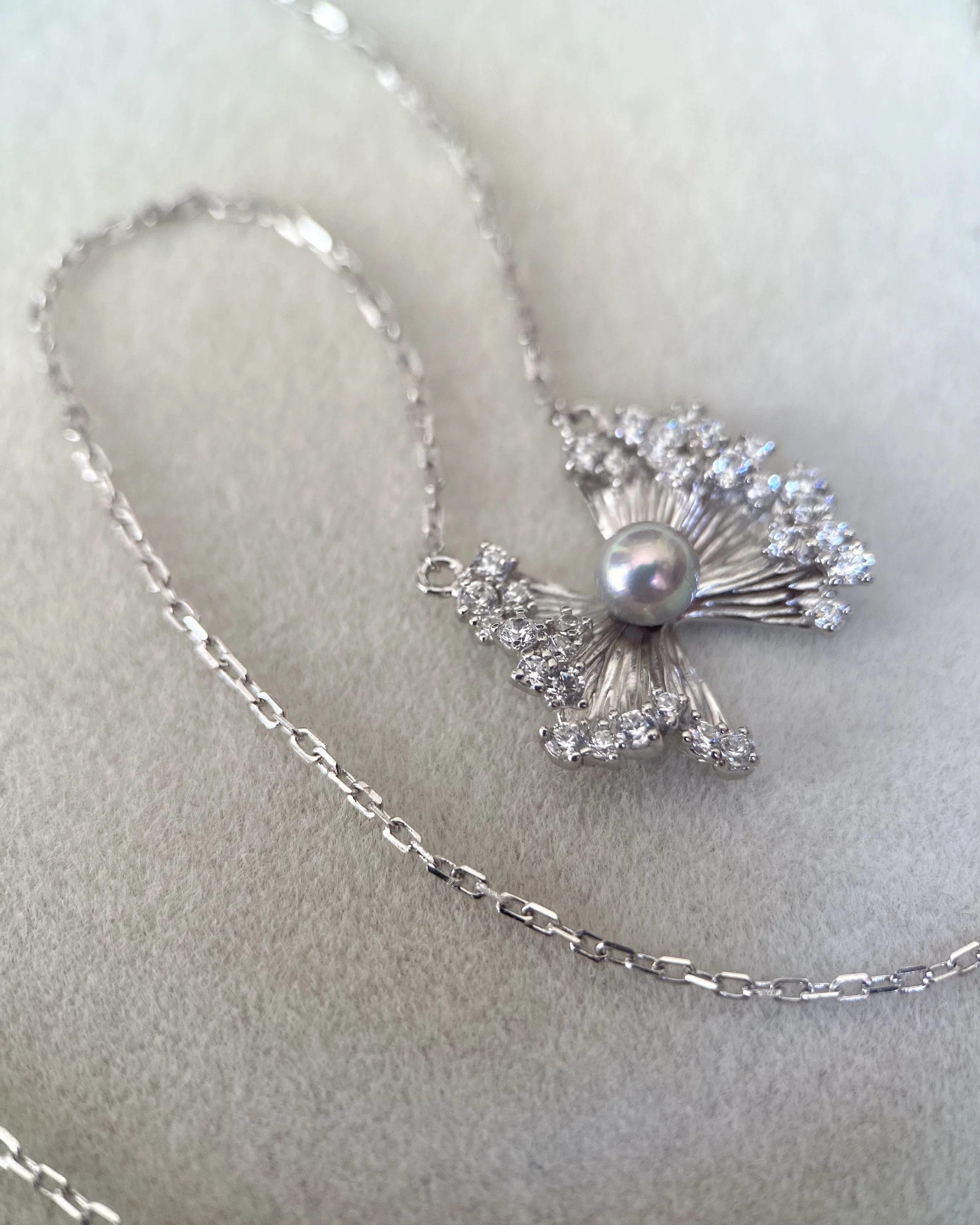 Top Gr Japanese Silver-Grey Saiundama Akoya Pearl Pendant Necklace 4.4mm, Radiating Ribbon Bow S925 Design, Iridescent Rainbow Orient Starlit Pearls